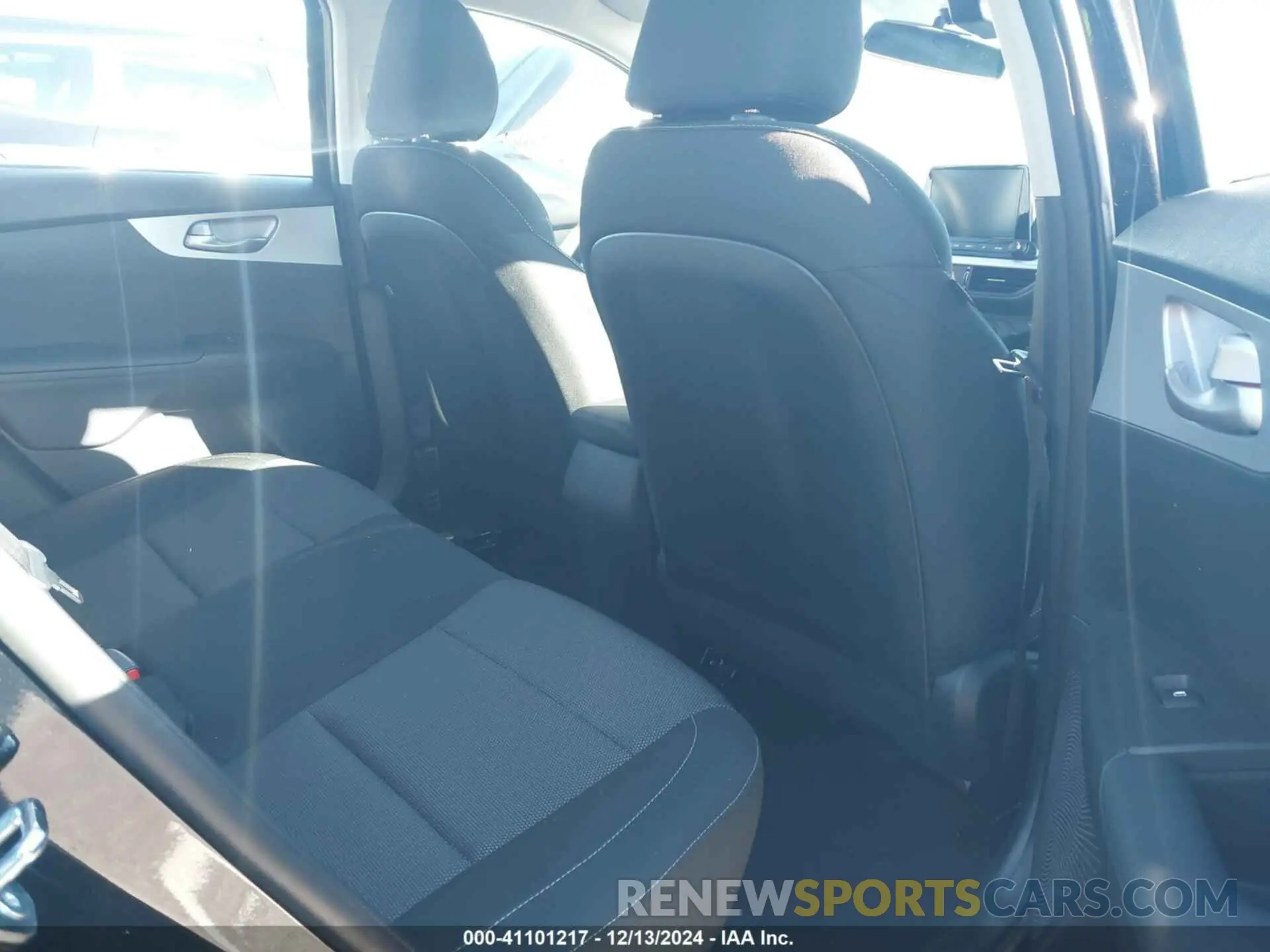 8 Фотография поврежденного автомобиля 3KPF24AD0RE818703 KIA FORTE 2024