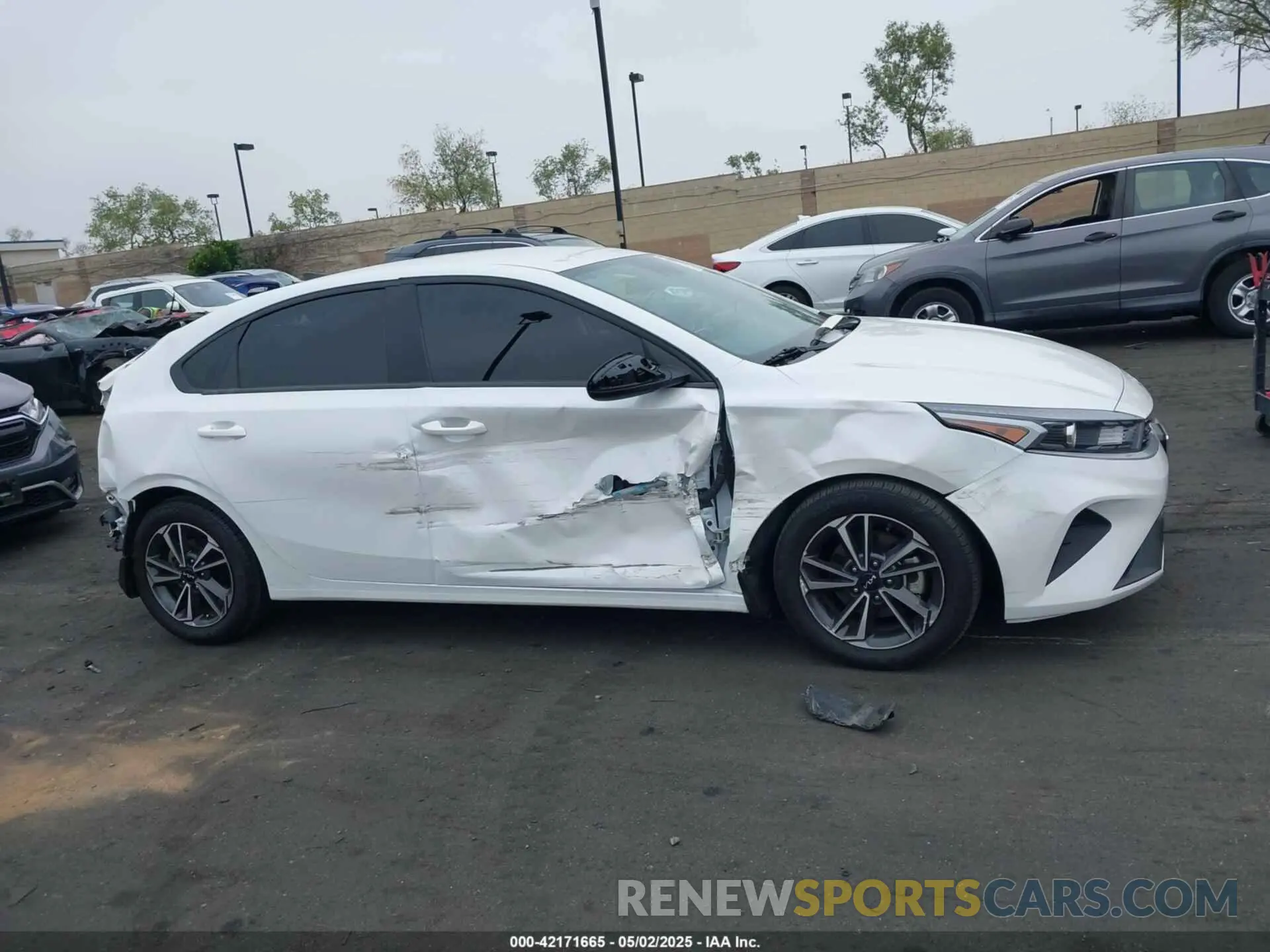 14 Photograph of a damaged car 3KPF24AD1RE708176 KIA FORTE 2024