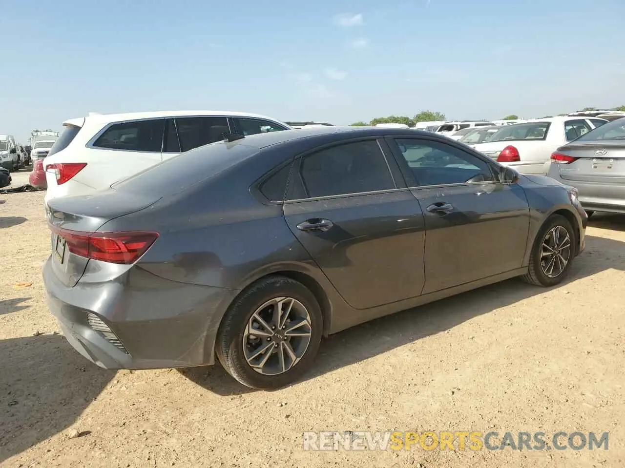3 Фотография поврежденного автомобиля 3KPF24AD1RE715127 KIA FORTE 2024