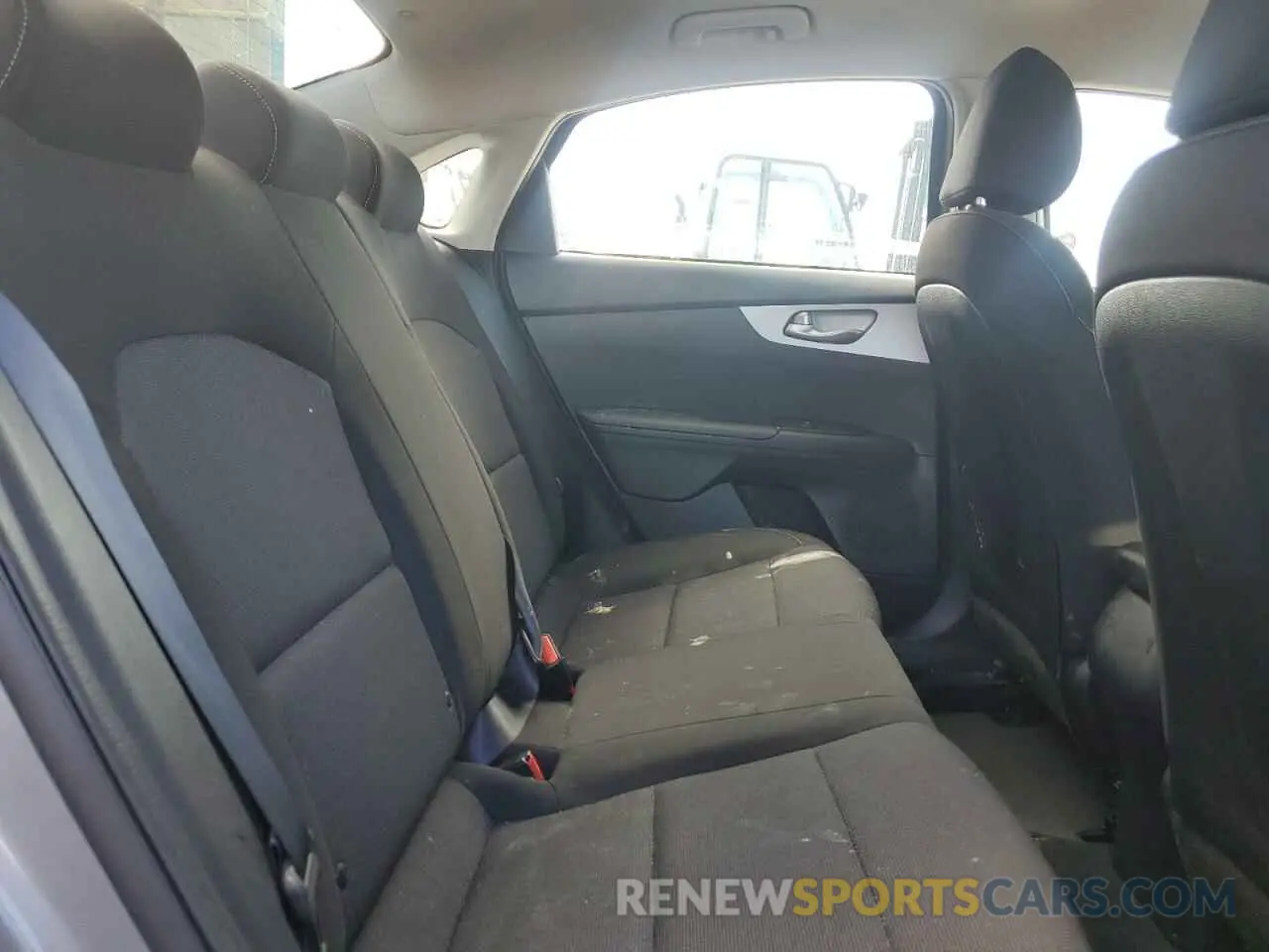 10 Фотография поврежденного автомобиля 3KPF24AD1RE738410 KIA FORTE 2024