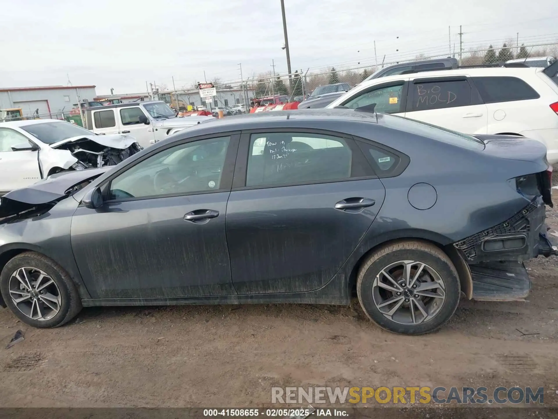 14 Photograph of a damaged car 3KPF24AD1RE739914 KIA FORTE 2024