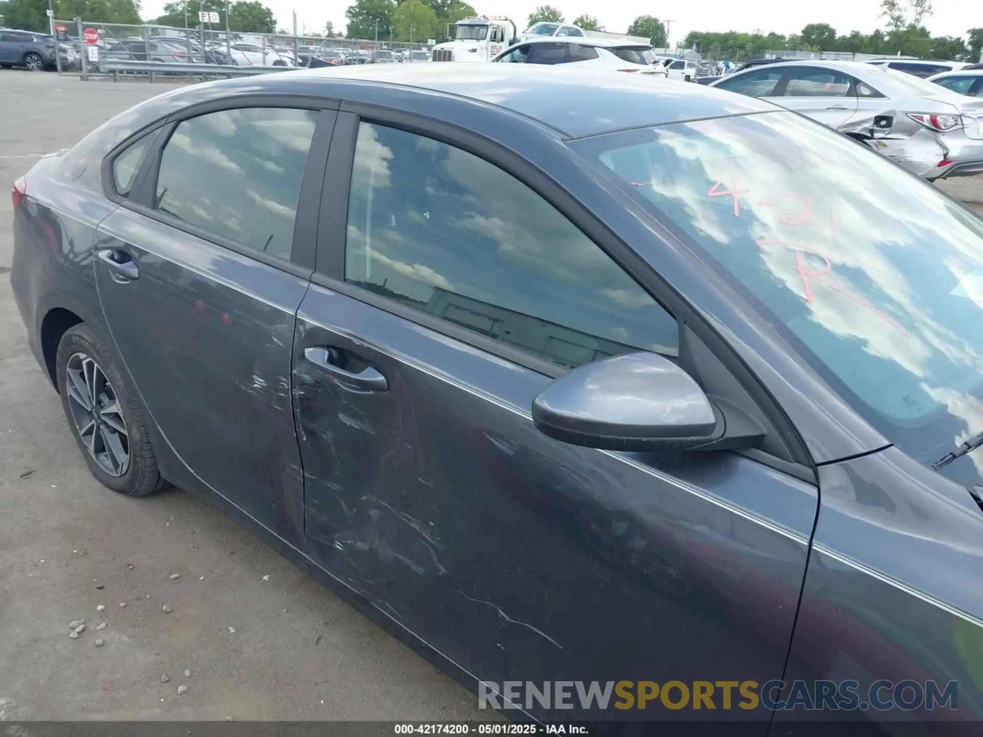 13 Фотография поврежденного автомобиля 3KPF24AD1RE744241 KIA FORTE 2024