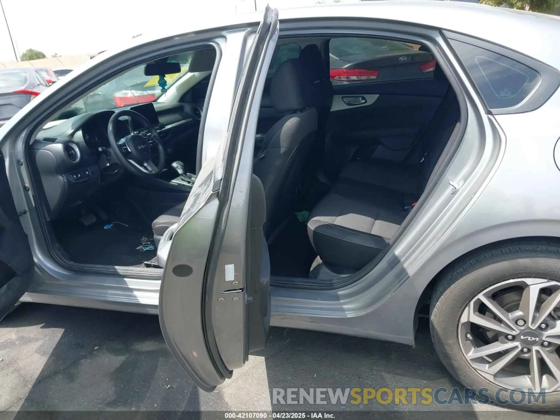 8 Photograph of a damaged car 3KPF24AD1RE748029 KIA FORTE 2024