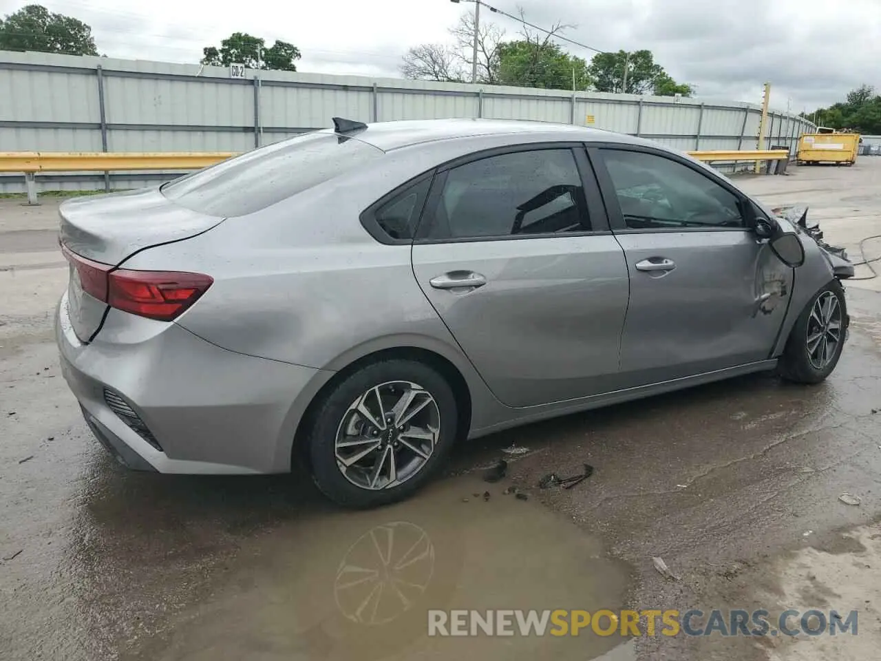3 Photograph of a damaged car 3KPF24AD2RE722748 KIA FORTE 2024
