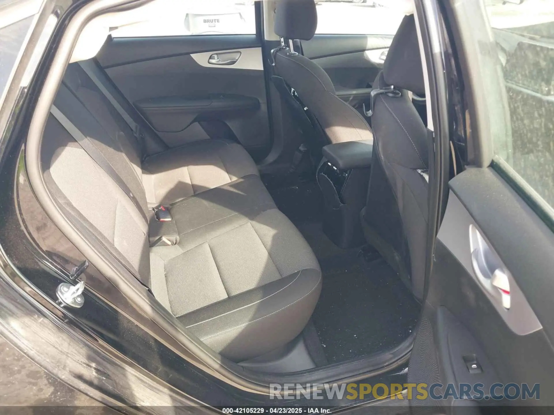 8 Фотография поврежденного автомобиля 3KPF24AD3RE817626 KIA FORTE 2024
