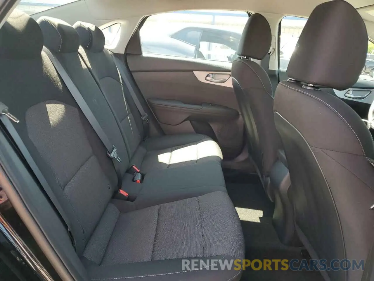 10 Фотография поврежденного автомобиля 3KPF24AD3RE818159 KIA FORTE 2024