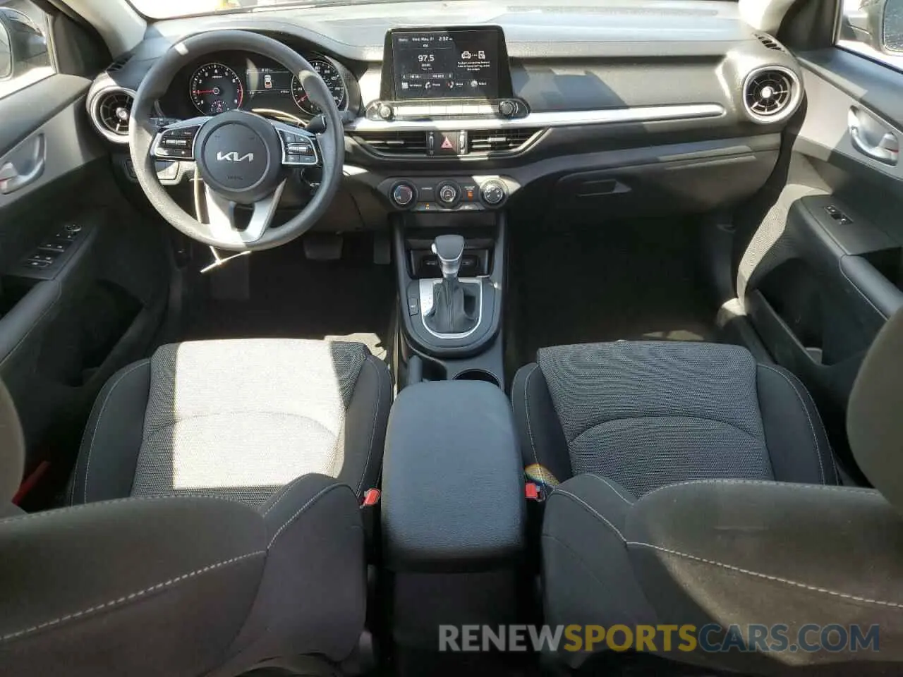 8 Фотография поврежденного автомобиля 3KPF24AD3RE818159 KIA FORTE 2024