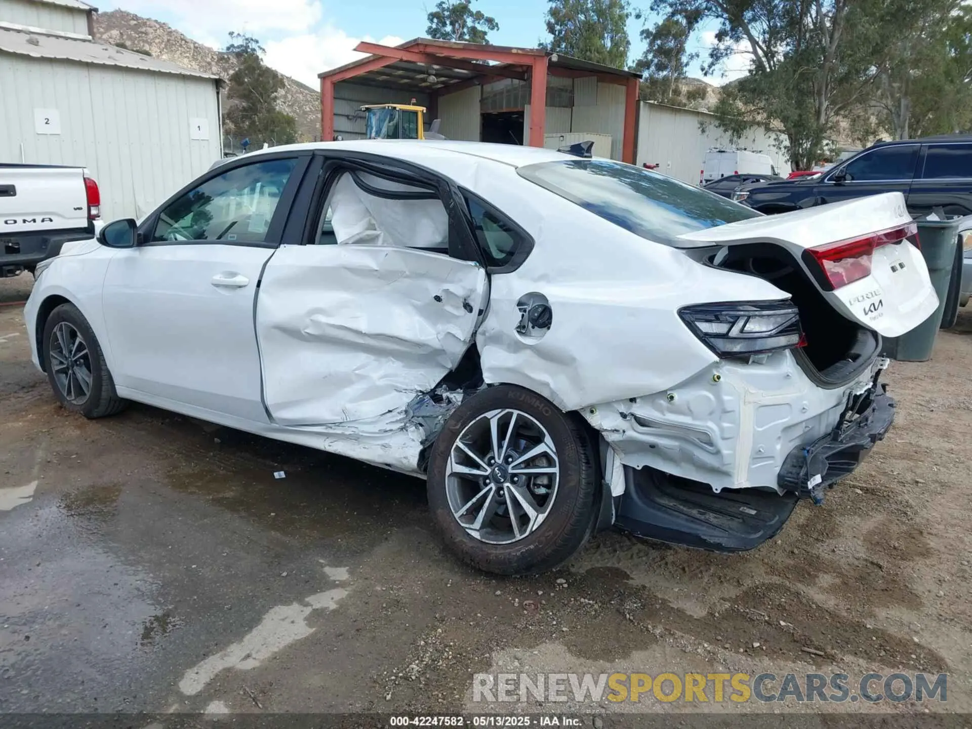 3 Фотография поврежденного автомобиля 3KPF24AD3RE819344 KIA FORTE 2024
