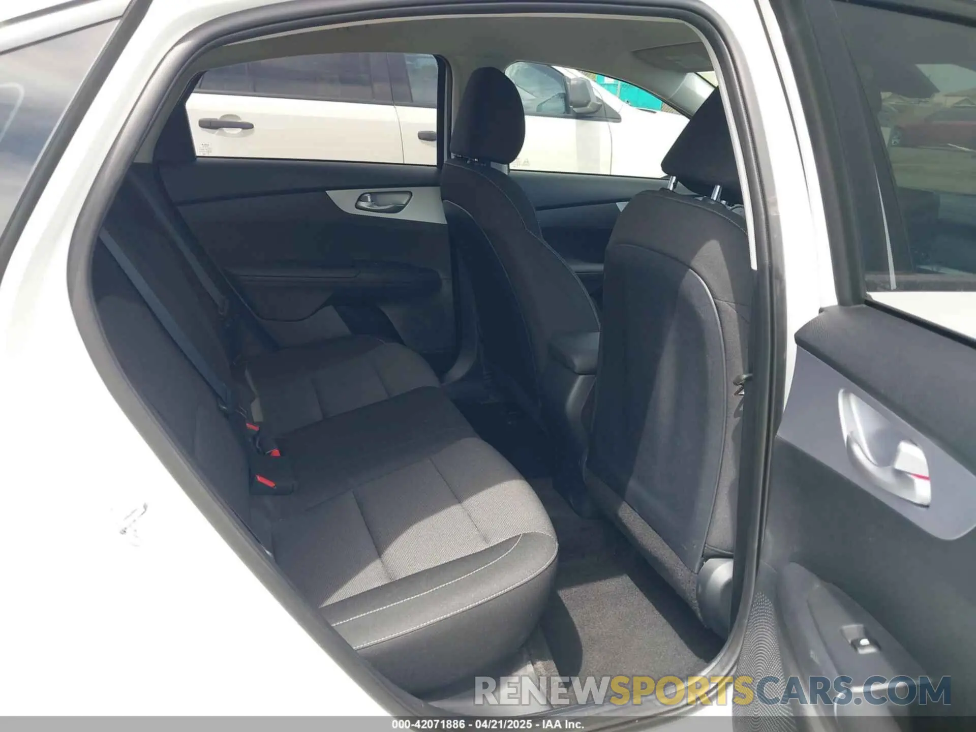 8 Фотография поврежденного автомобиля 3KPF24AD3RE820669 KIA FORTE 2024
