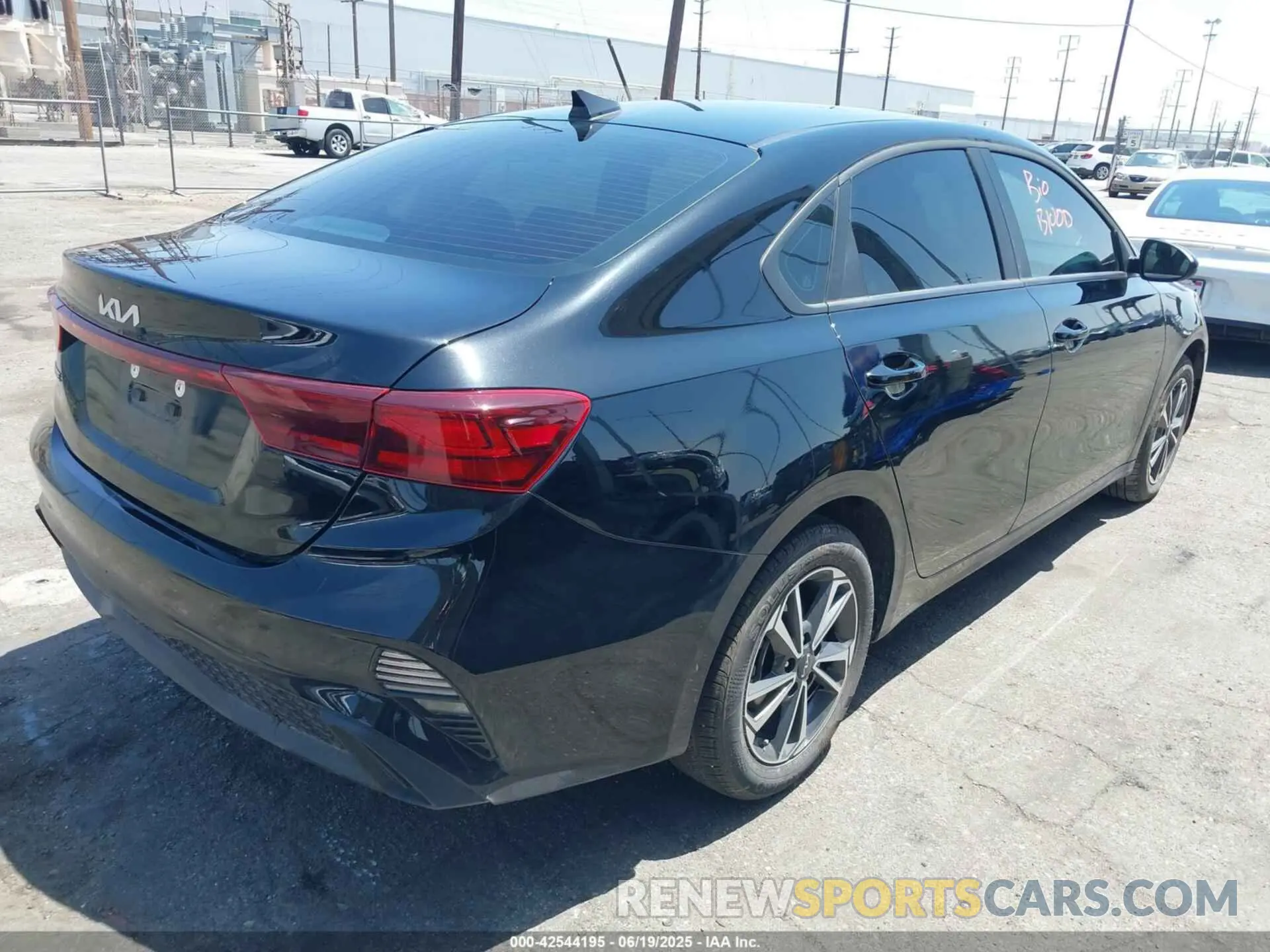 4 Фотография поврежденного автомобиля 3KPF24AD3RE836645 KIA FORTE 2024