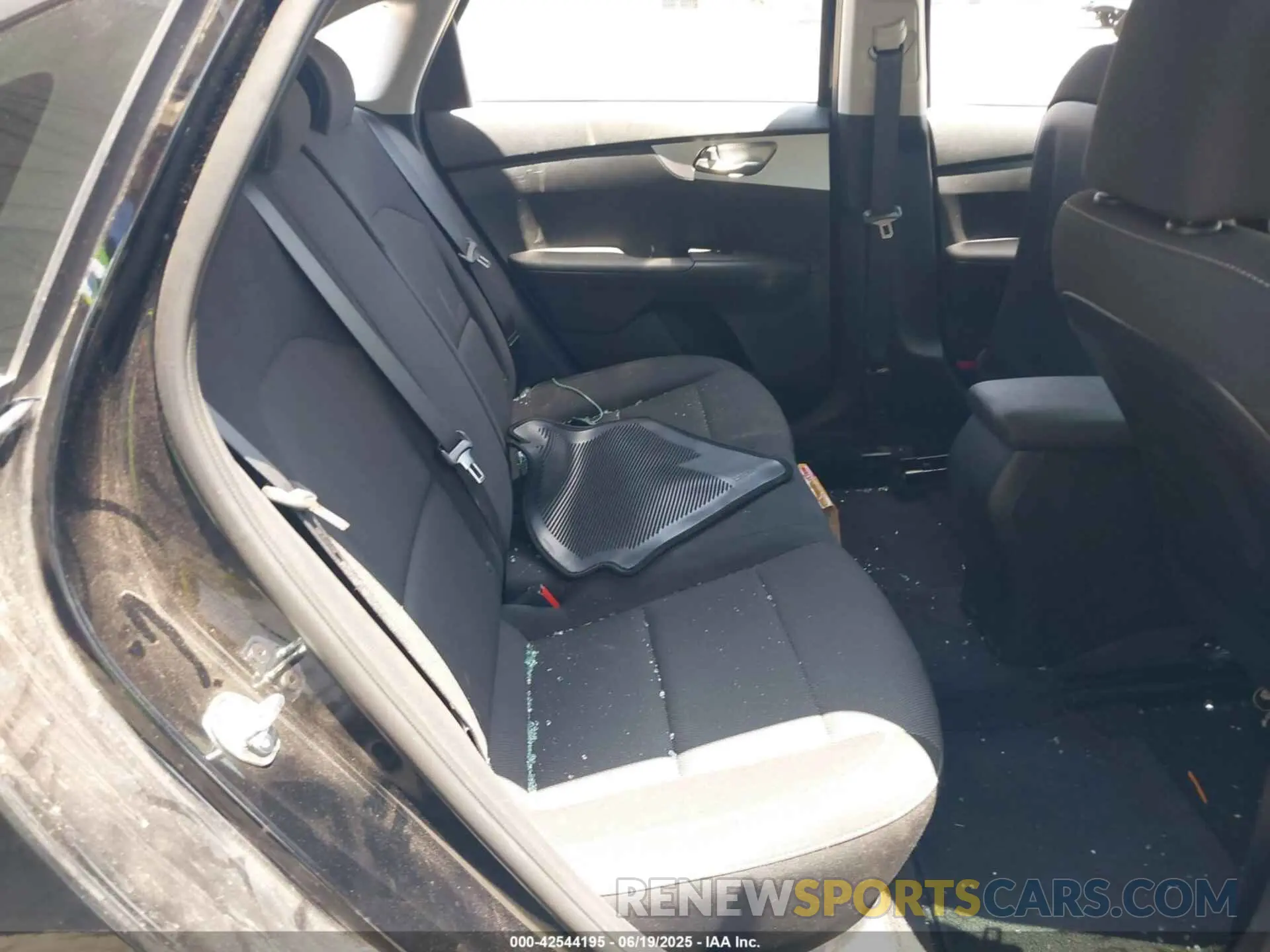 8 Фотография поврежденного автомобиля 3KPF24AD3RE836645 KIA FORTE 2024