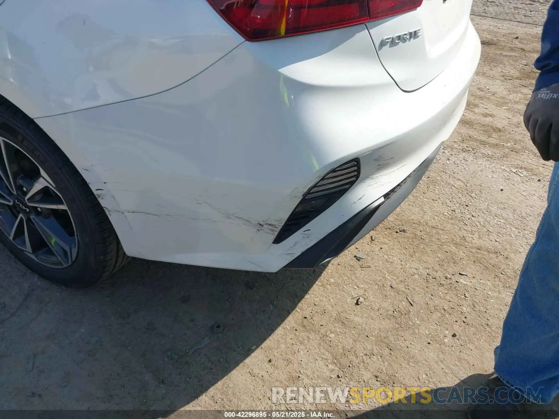 6 Photograph of a damaged car 3KPF24AD4RE728857 KIA FORTE 2024