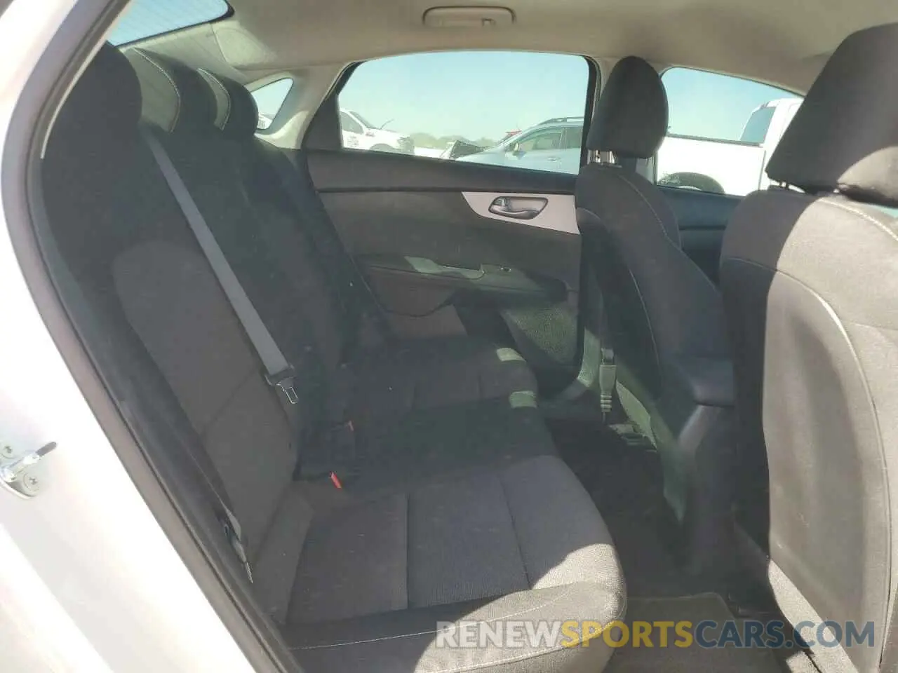 10 Фотография поврежденного автомобиля 3KPF24AD4RE744427 KIA FORTE 2024