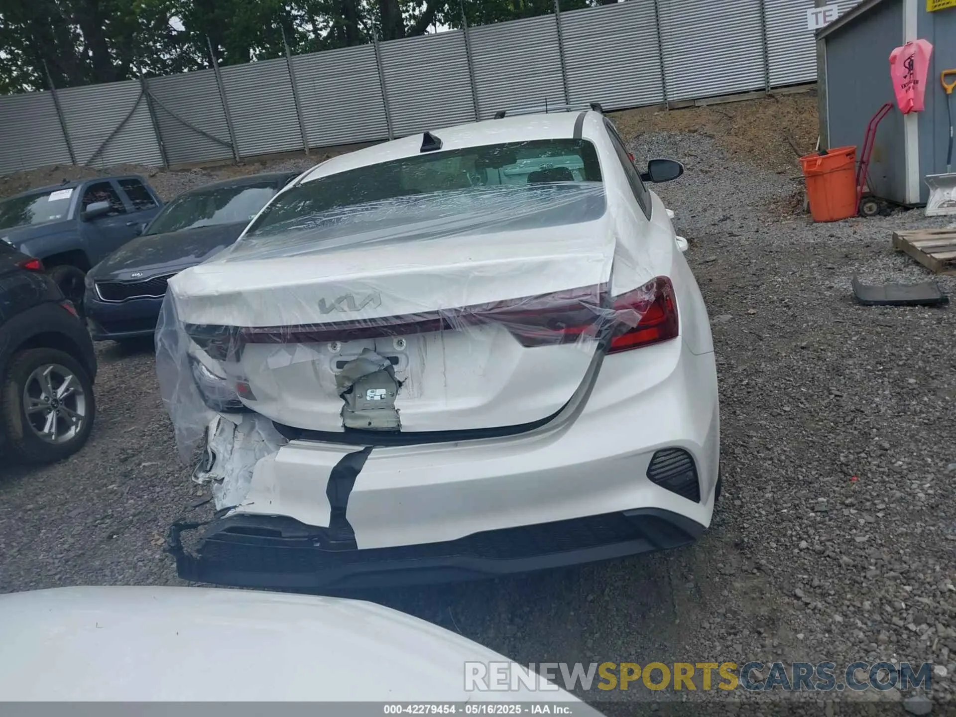 17 Фотография поврежденного автомобиля 3KPF24AD4RE819207 KIA FORTE 2024