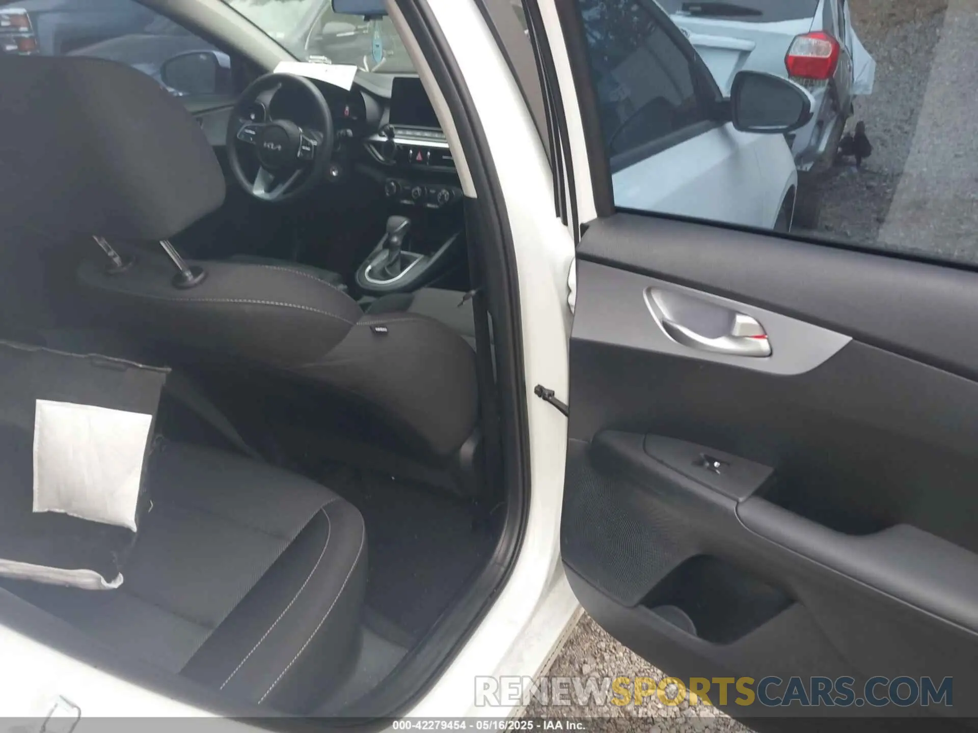 8 Фотография поврежденного автомобиля 3KPF24AD4RE819207 KIA FORTE 2024