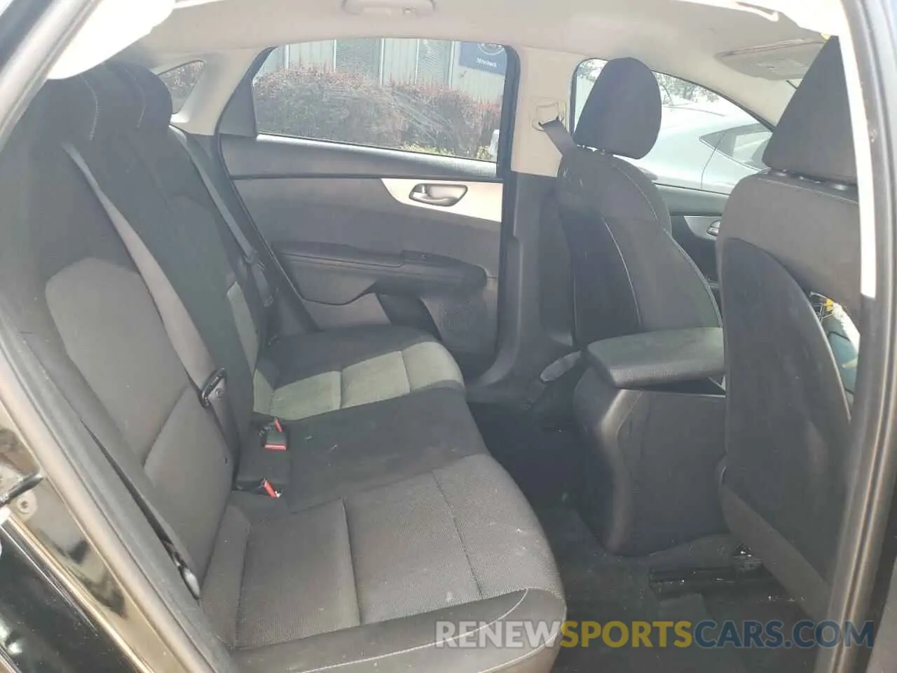 10 Фотография поврежденного автомобиля 3KPF24AD5RE698431 KIA FORTE 2024