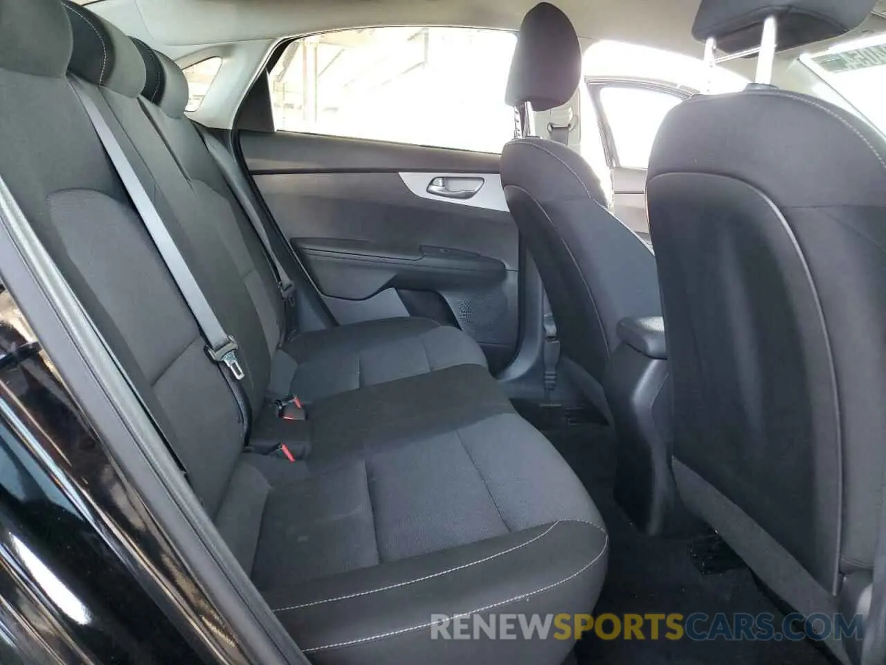 10 Фотография поврежденного автомобиля 3KPF24AD5RE741374 KIA FORTE 2024