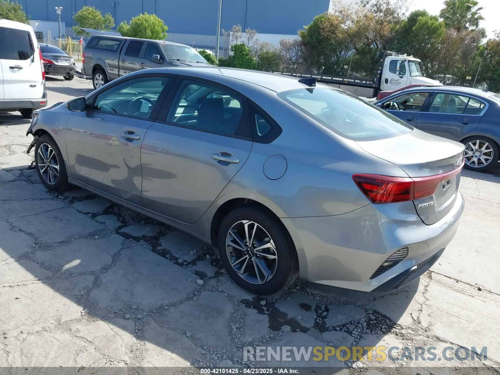 3 Фотография поврежденного автомобиля 3KPF24AD5RE759745 KIA FORTE 2024