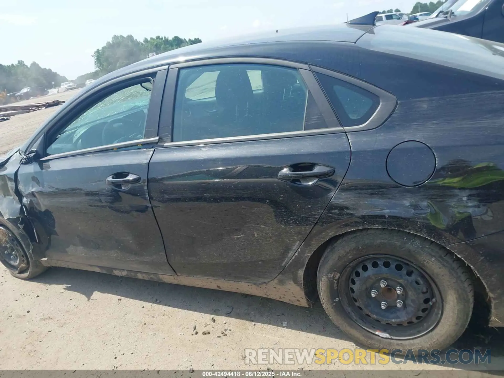 14 Photograph of a damaged car 3KPF24AD5RE767506 KIA FORTE 2024