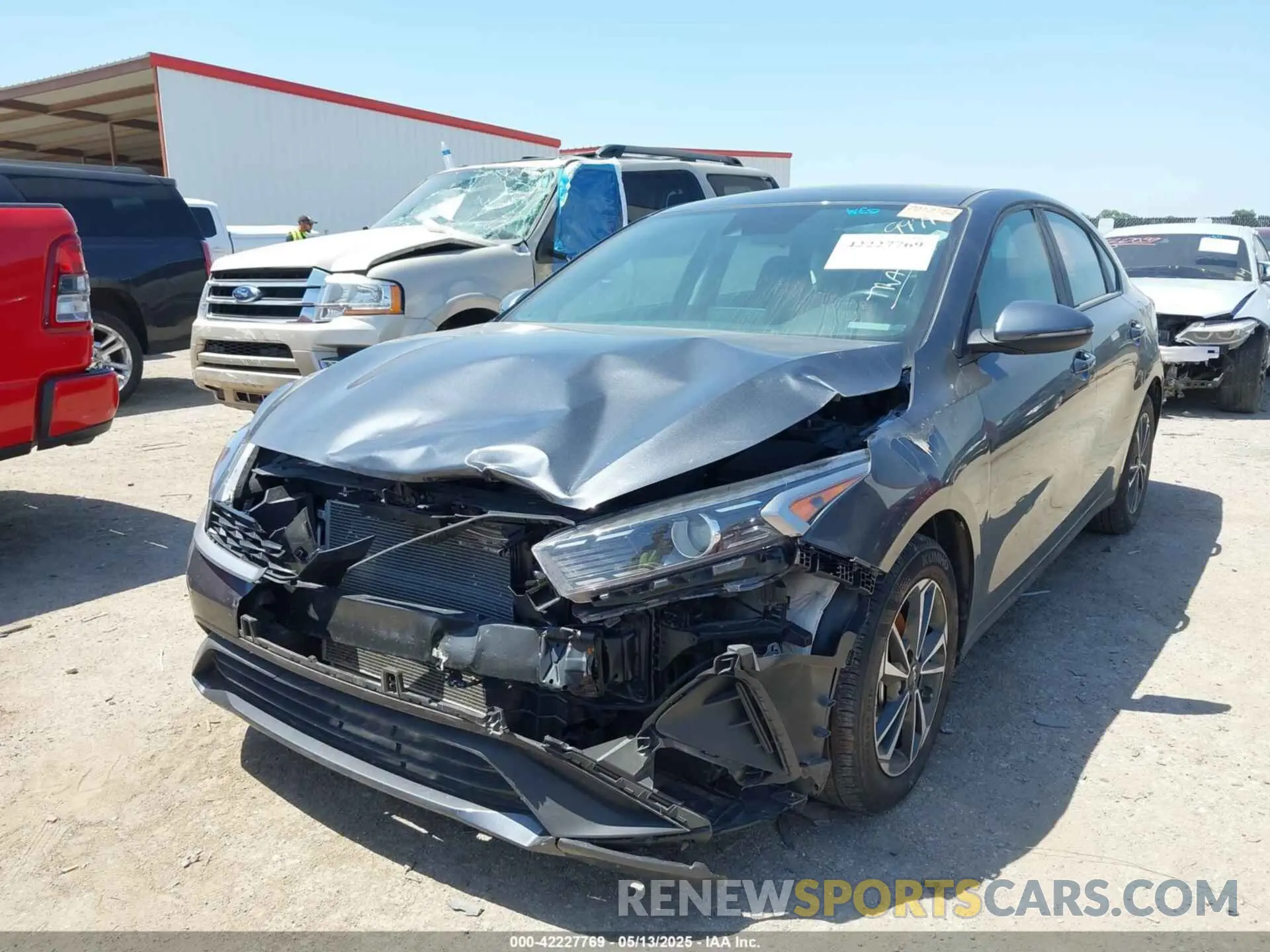 2 Фотография поврежденного автомобиля 3KPF24AD5RE799971 KIA FORTE 2024