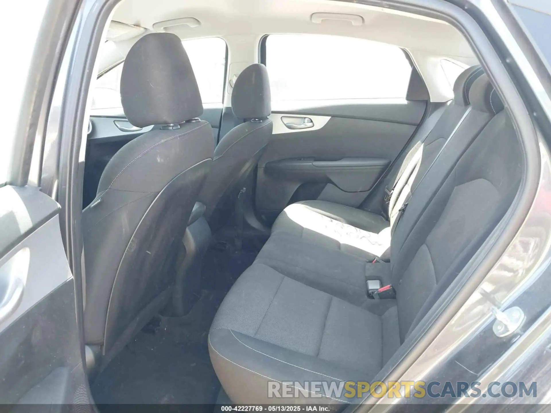 8 Фотография поврежденного автомобиля 3KPF24AD5RE799971 KIA FORTE 2024