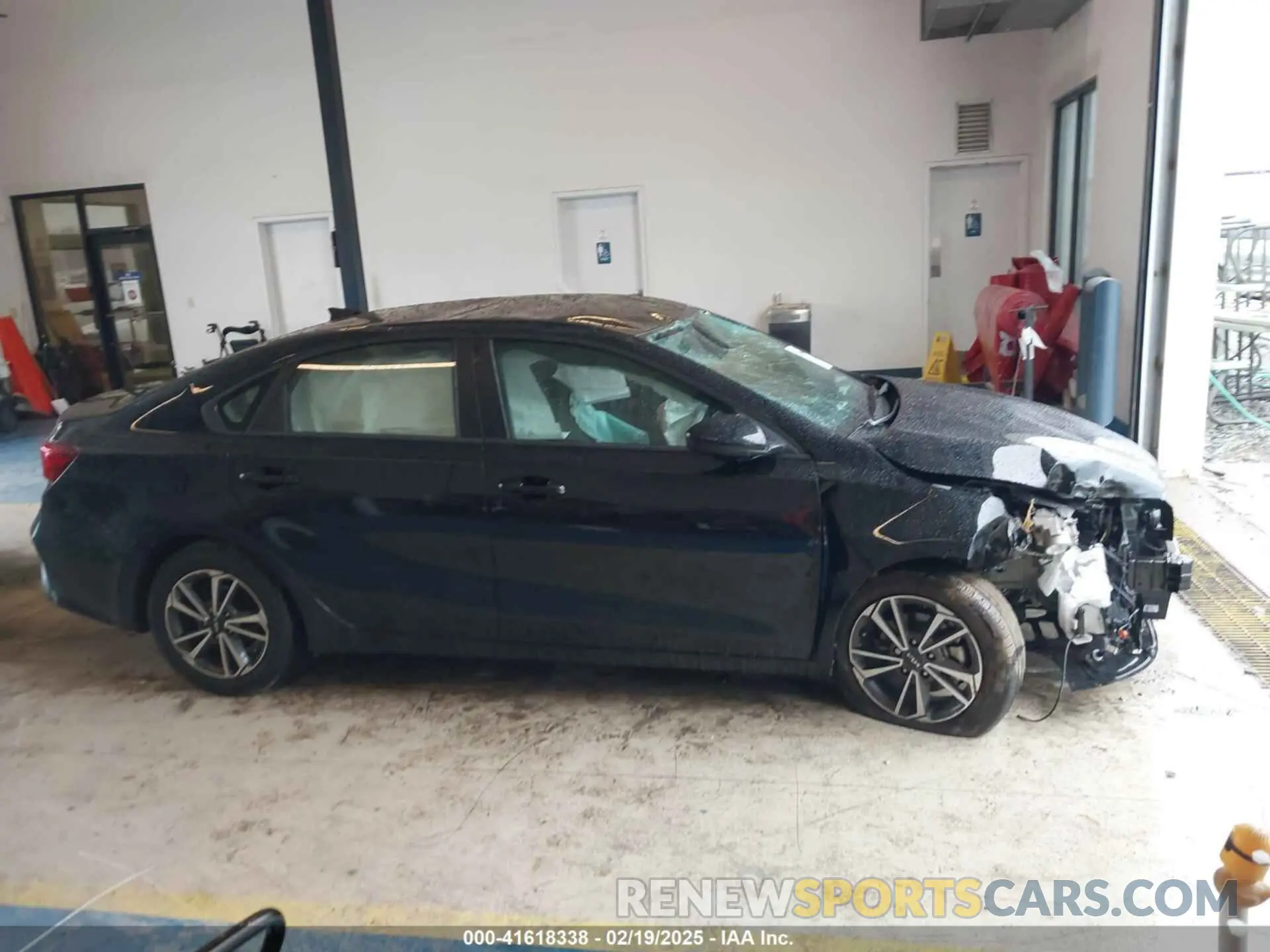 13 Фотография поврежденного автомобиля 3KPF24AD5RE805557 KIA FORTE 2024