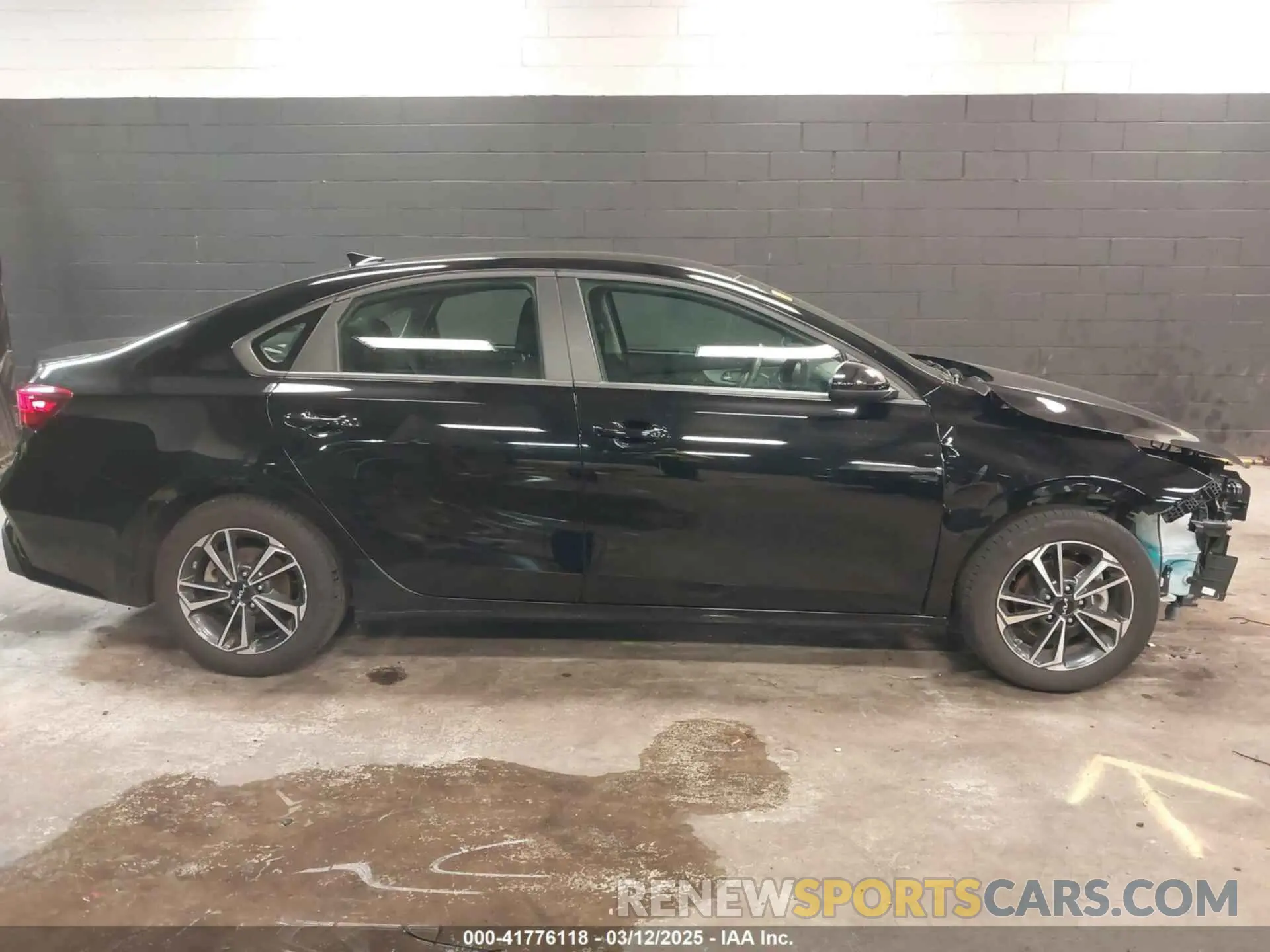 14 Photograph of a damaged car 3KPF24AD6RE745031 KIA FORTE 2024