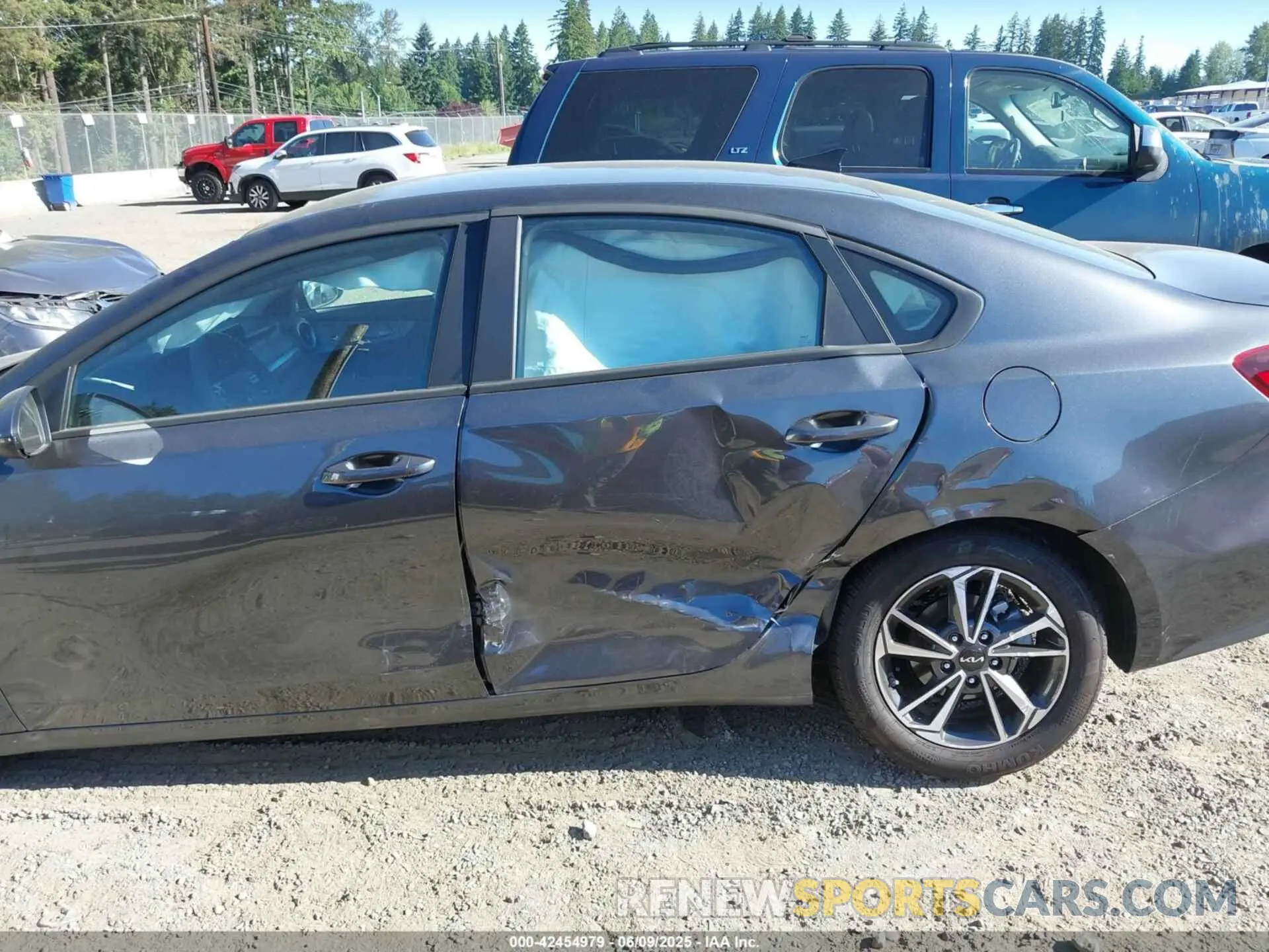 6 Photograph of a damaged car 3KPF24AD6RE800139 KIA FORTE 2024