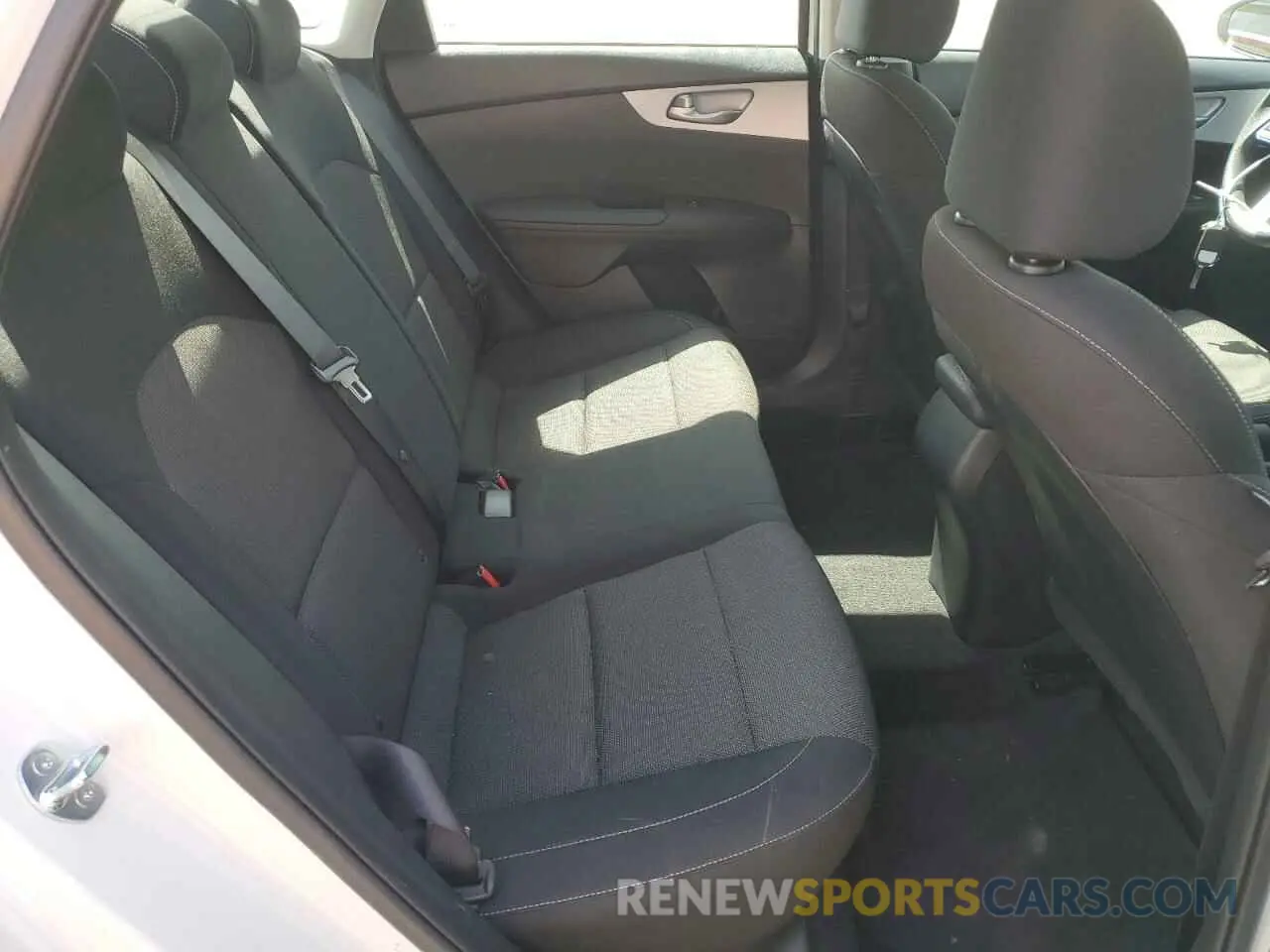 10 Фотография поврежденного автомобиля 3KPF24AD6RE818009 KIA FORTE 2024