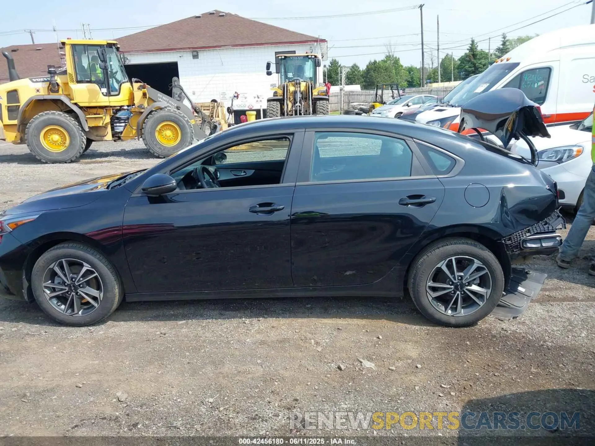 14 Photograph of a damaged car 3KPF24AD6RE820763 KIA FORTE 2024