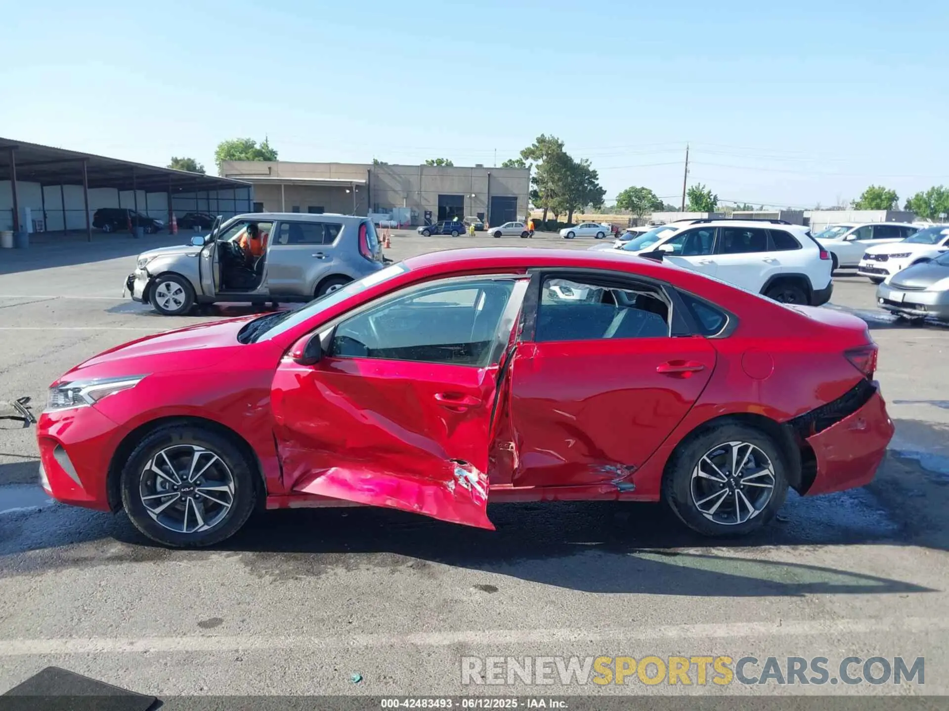 14 Photograph of a damaged car 3KPF24AD6RE835781 KIA FORTE 2024