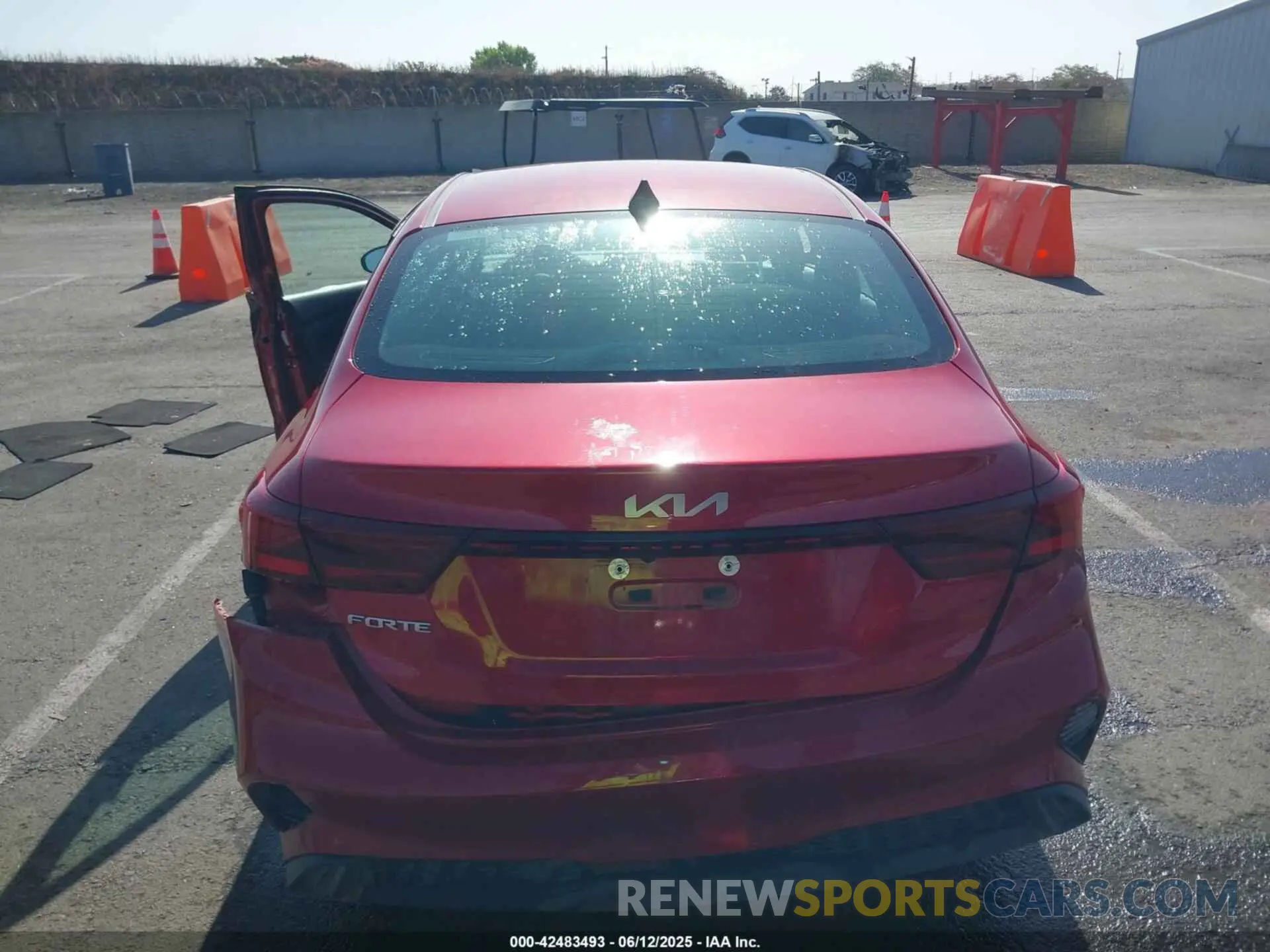 16 Photograph of a damaged car 3KPF24AD6RE835781 KIA FORTE 2024
