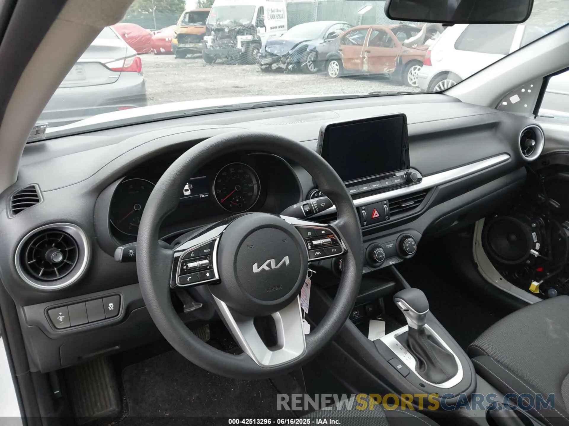 19 Фотография поврежденного автомобиля 3KPF24AD7RE735527 KIA FORTE 2024