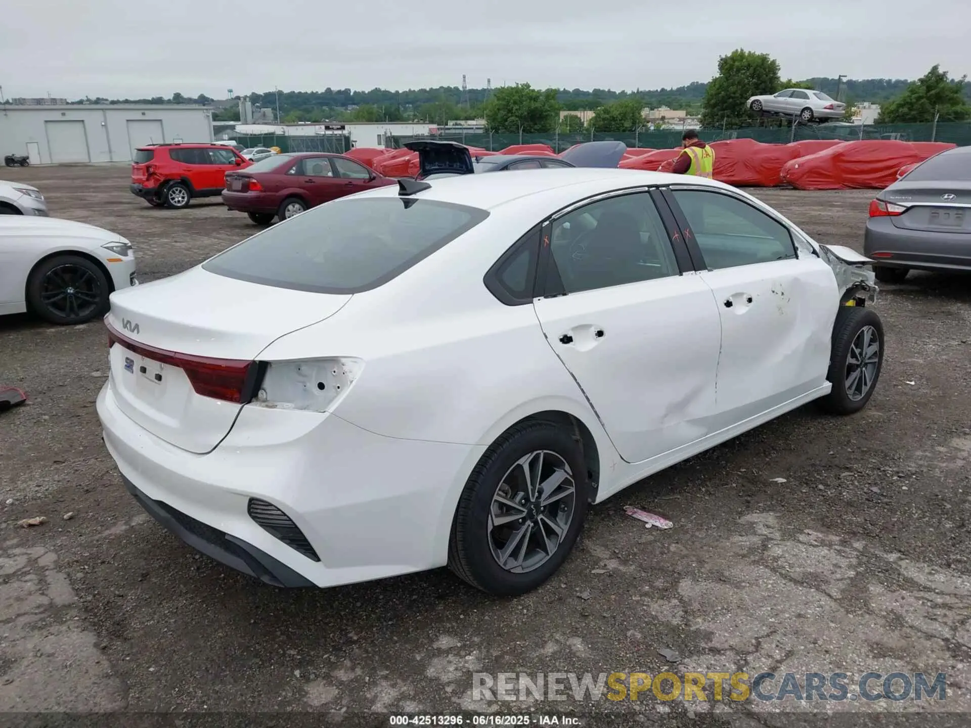 4 Фотография поврежденного автомобиля 3KPF24AD7RE735527 KIA FORTE 2024