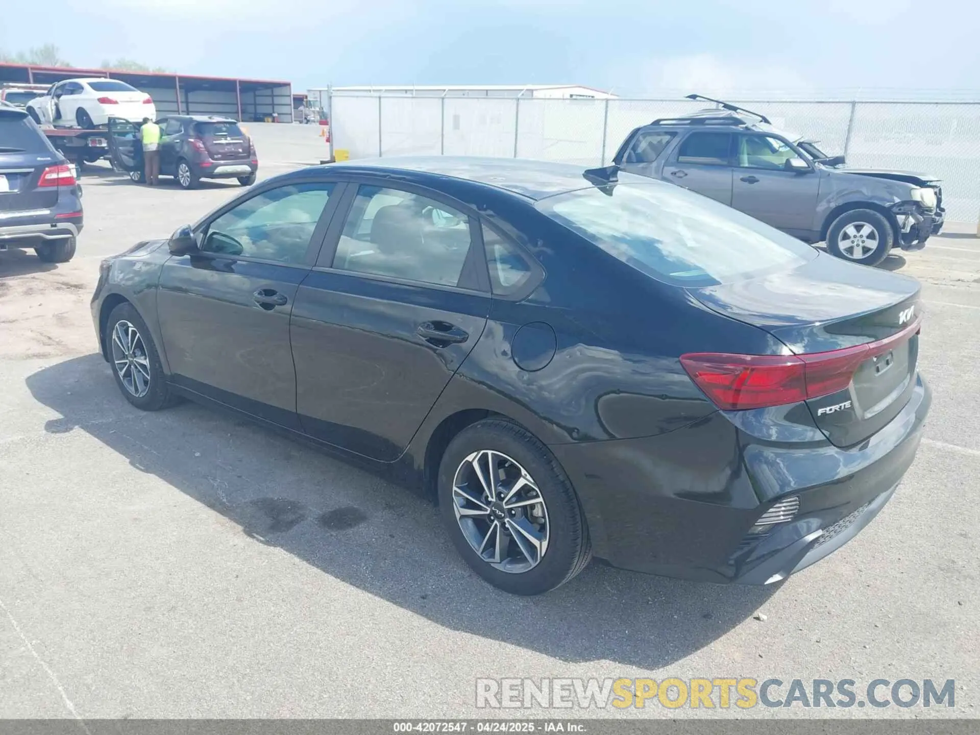 3 Фотография поврежденного автомобиля 3KPF24AD7RE735642 KIA FORTE 2024