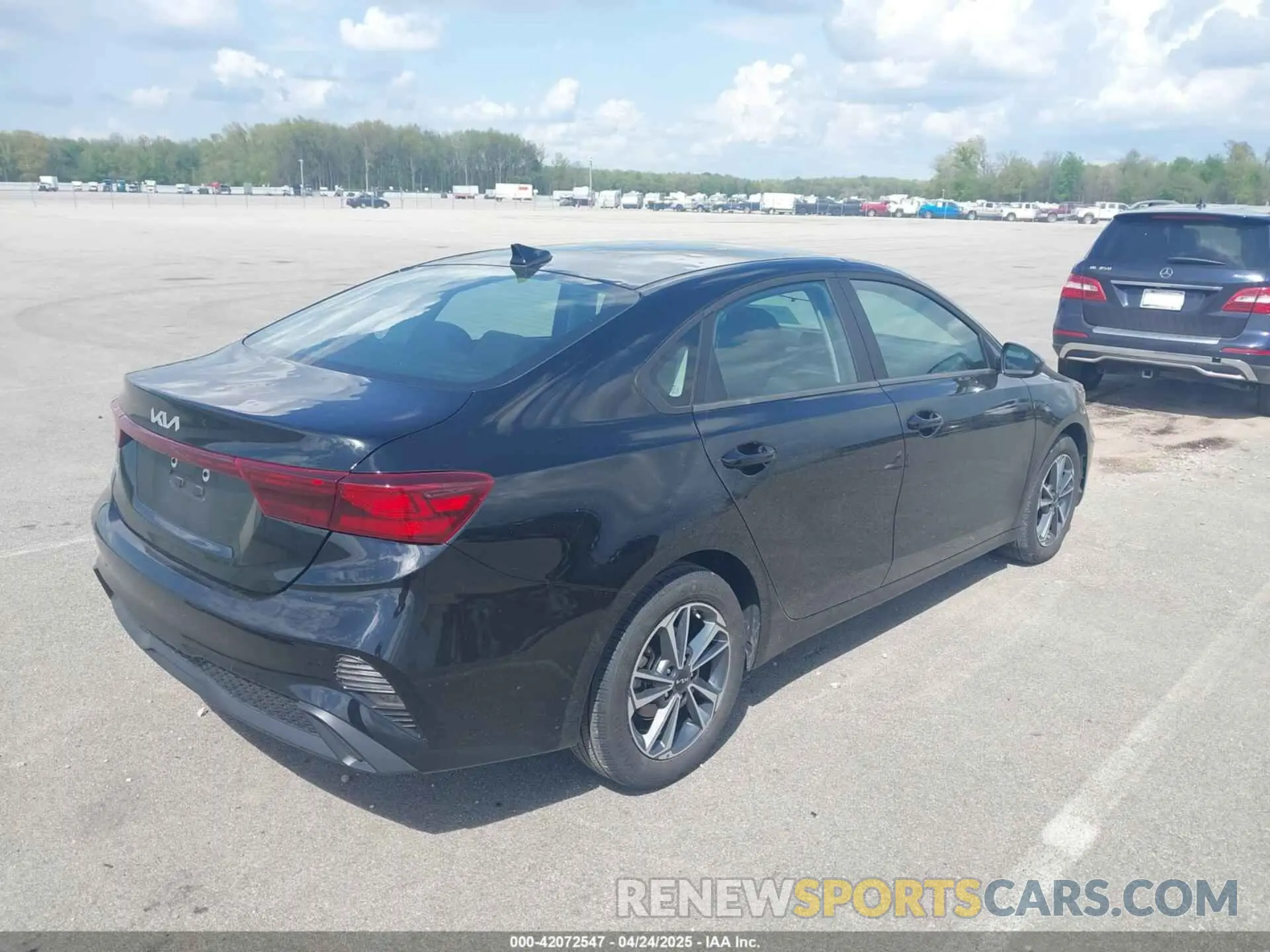 4 Фотография поврежденного автомобиля 3KPF24AD7RE735642 KIA FORTE 2024
