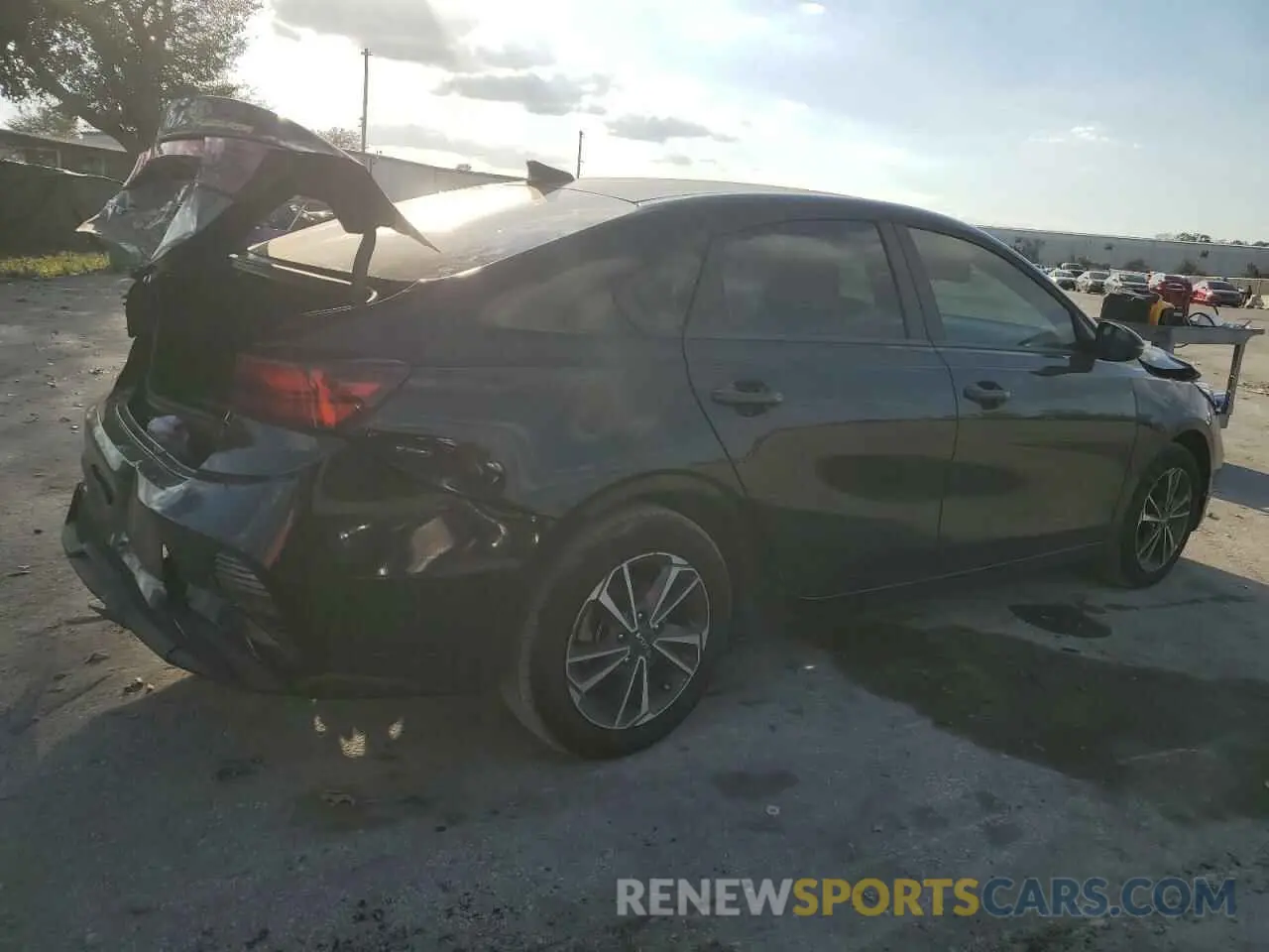 3 Фотография поврежденного автомобиля 3KPF24AD7RE825955 KIA FORTE 2024