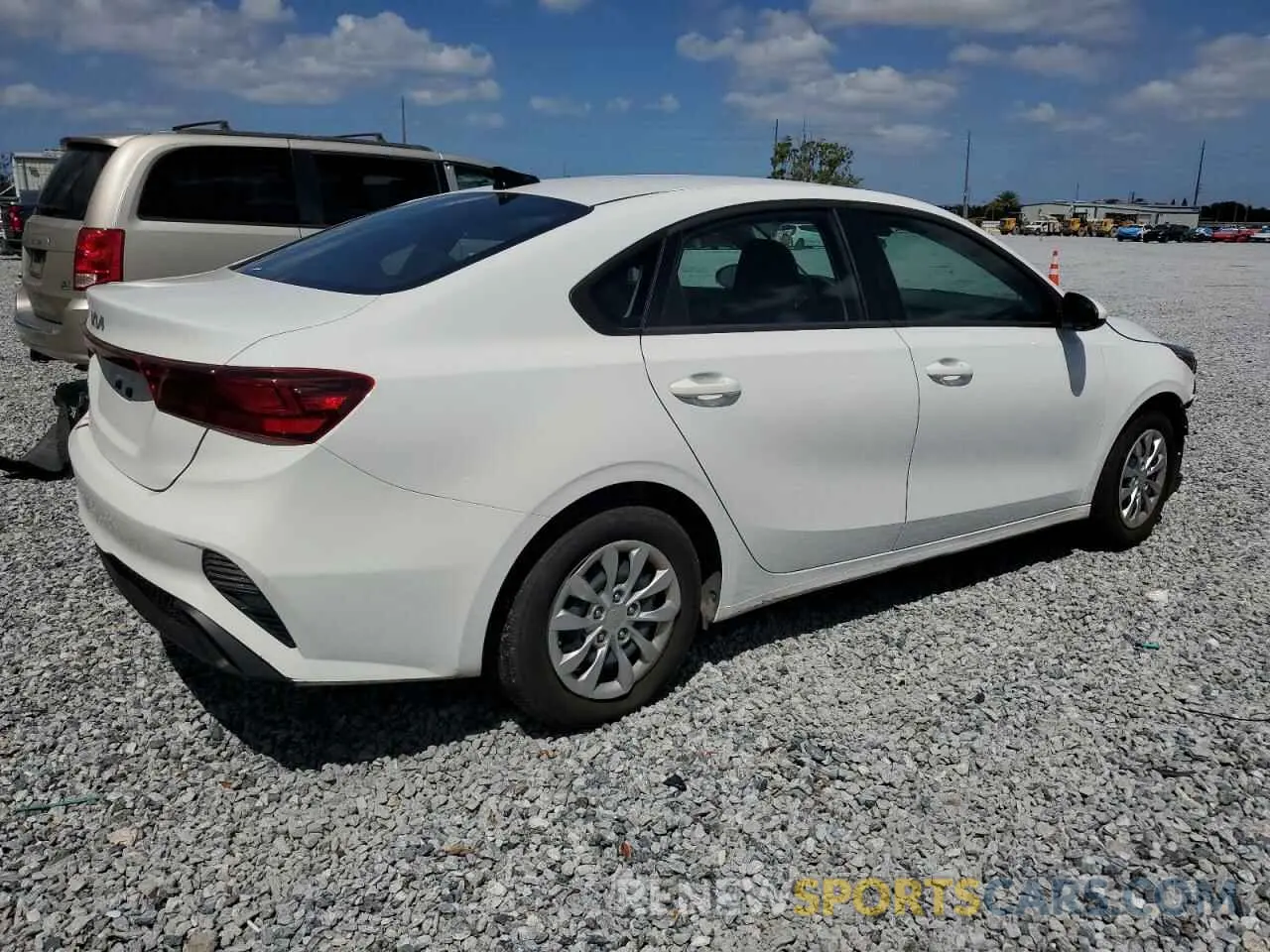 3 Фотография поврежденного автомобиля 3KPF24AD7RE827656 KIA FORTE 2024