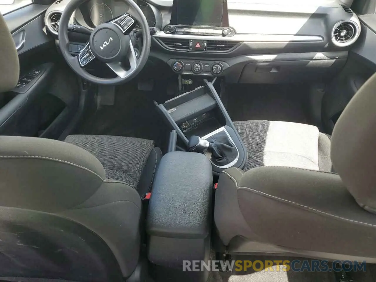 8 Фотография поврежденного автомобиля 3KPF24AD7RE827656 KIA FORTE 2024