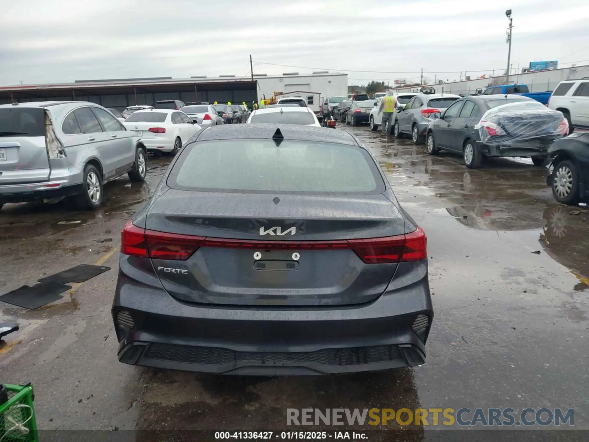 17 Photograph of a damaged car 3KPF24AD7RE836695 KIA FORTE 2024