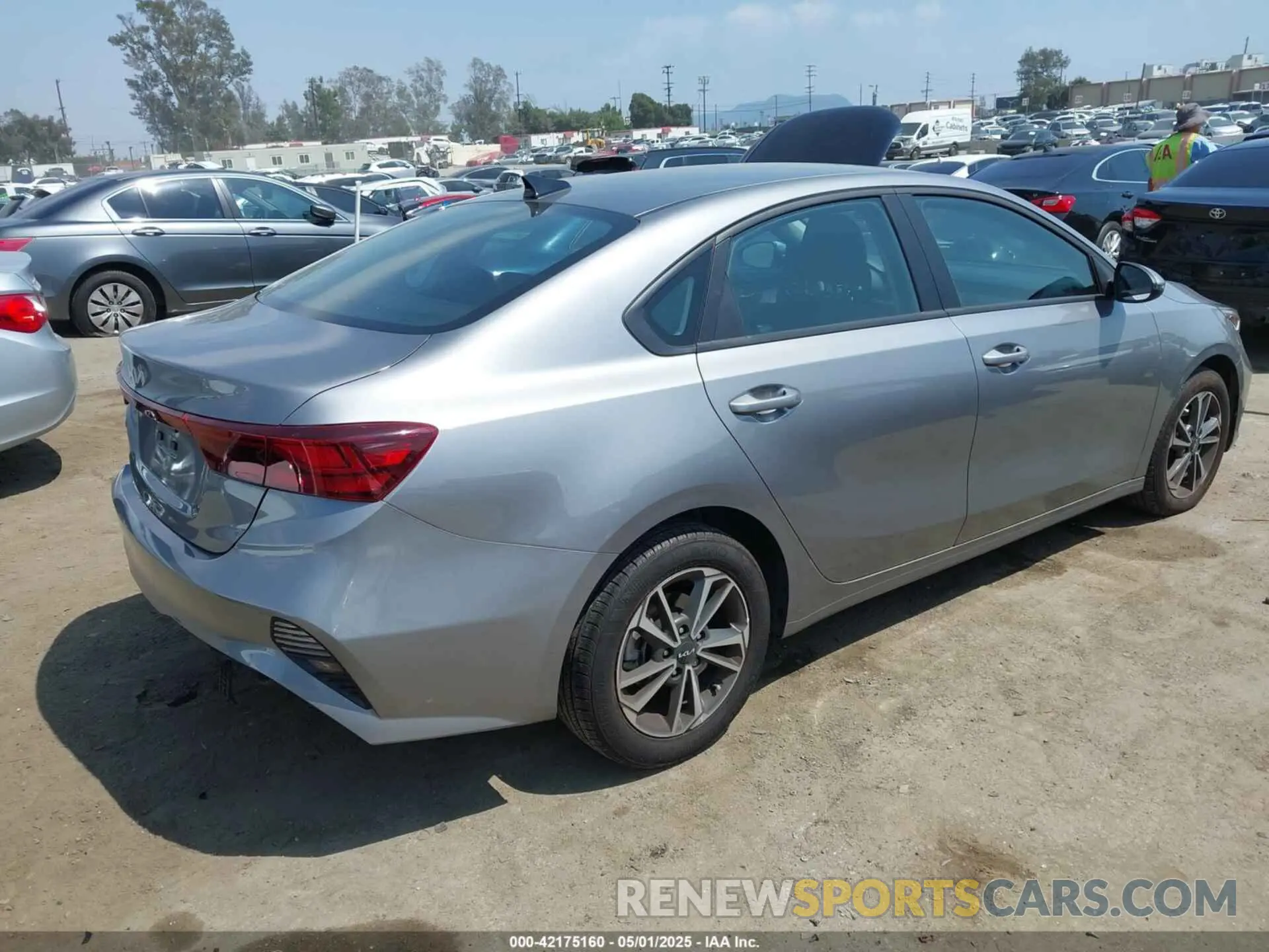 4 Фотография поврежденного автомобиля 3KPF24AD7RE837541 KIA FORTE 2024