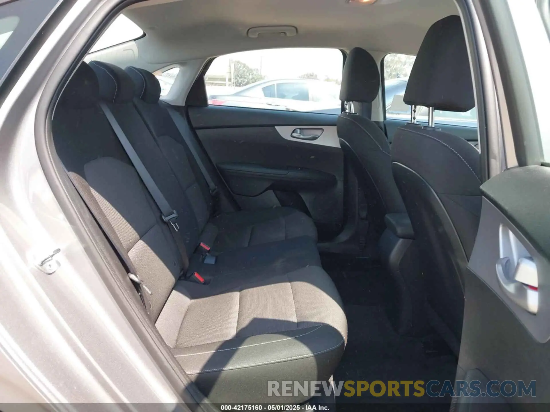 8 Фотография поврежденного автомобиля 3KPF24AD7RE837541 KIA FORTE 2024