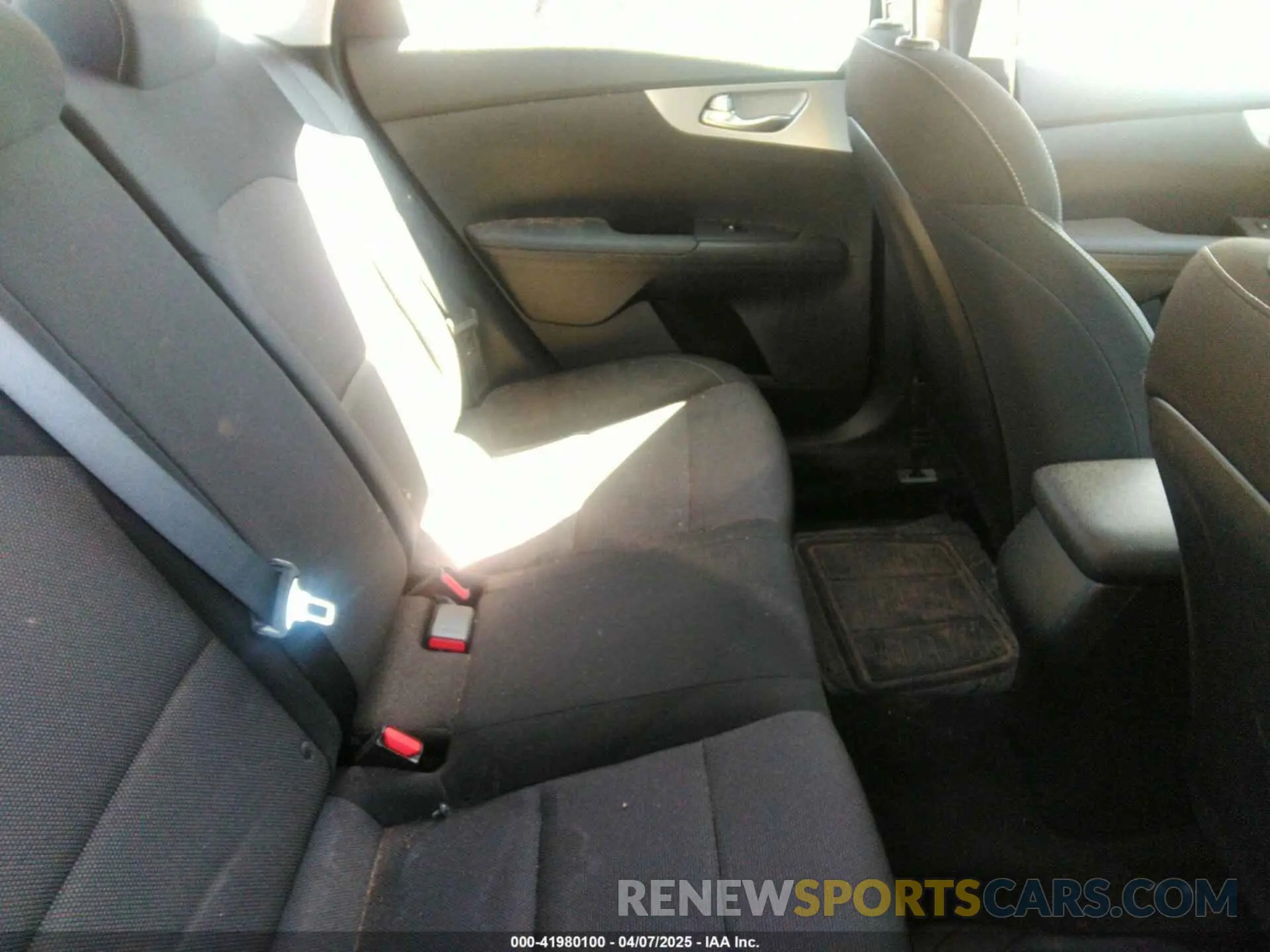 8 Фотография поврежденного автомобиля 3KPF24AD8RE768200 KIA FORTE 2024