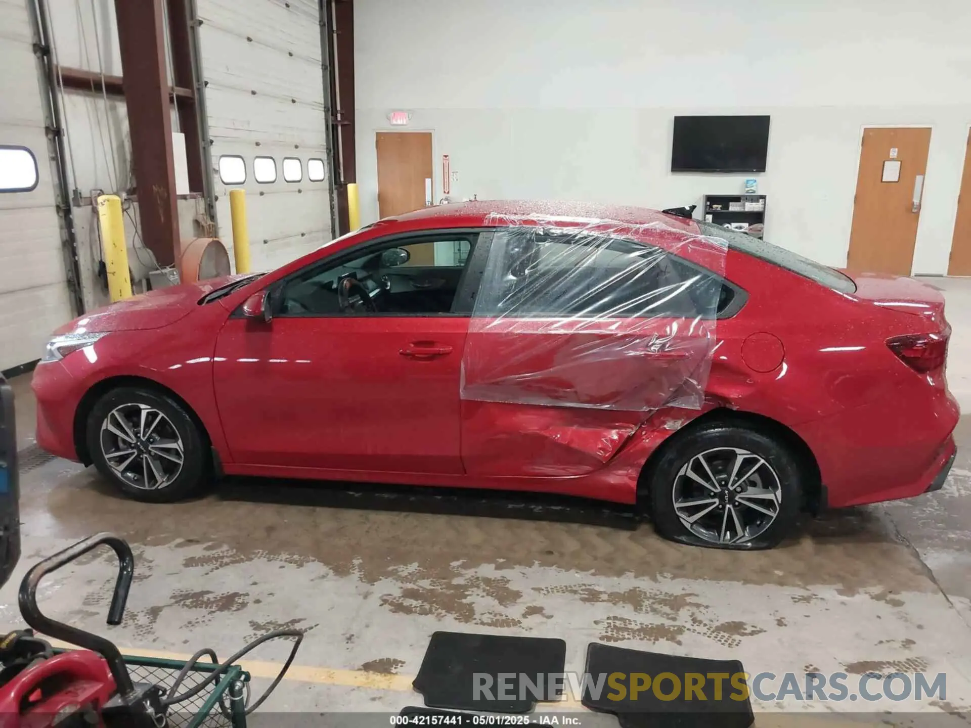 14 Photograph of a damaged car 3KPF24AD9RE709141 KIA FORTE 2024