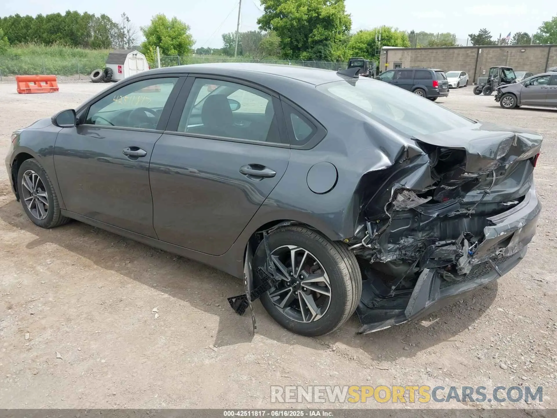 3 Фотография поврежденного автомобиля 3KPF24AD9RE830185 KIA FORTE 2024