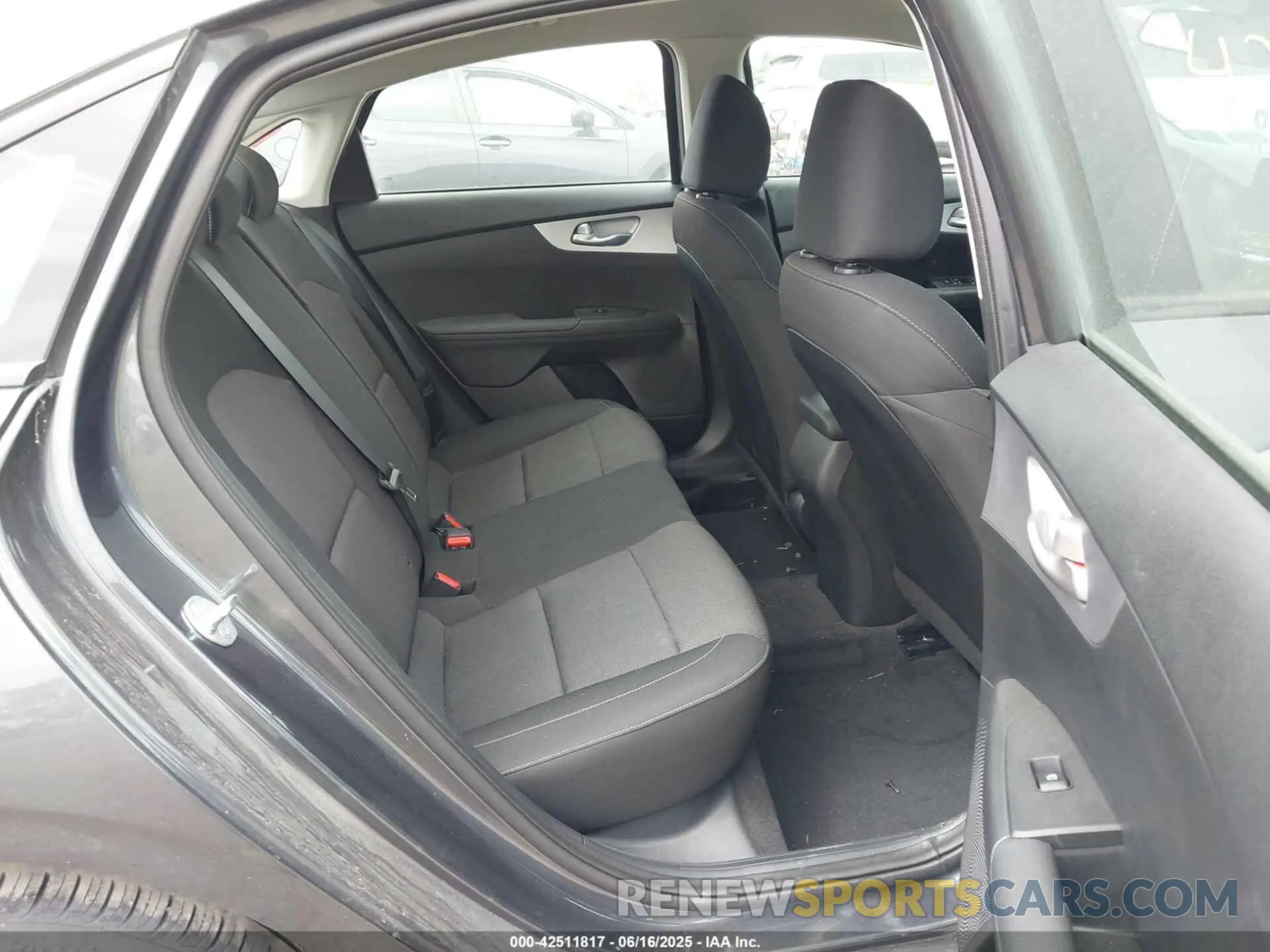 8 Фотография поврежденного автомобиля 3KPF24AD9RE830185 KIA FORTE 2024
