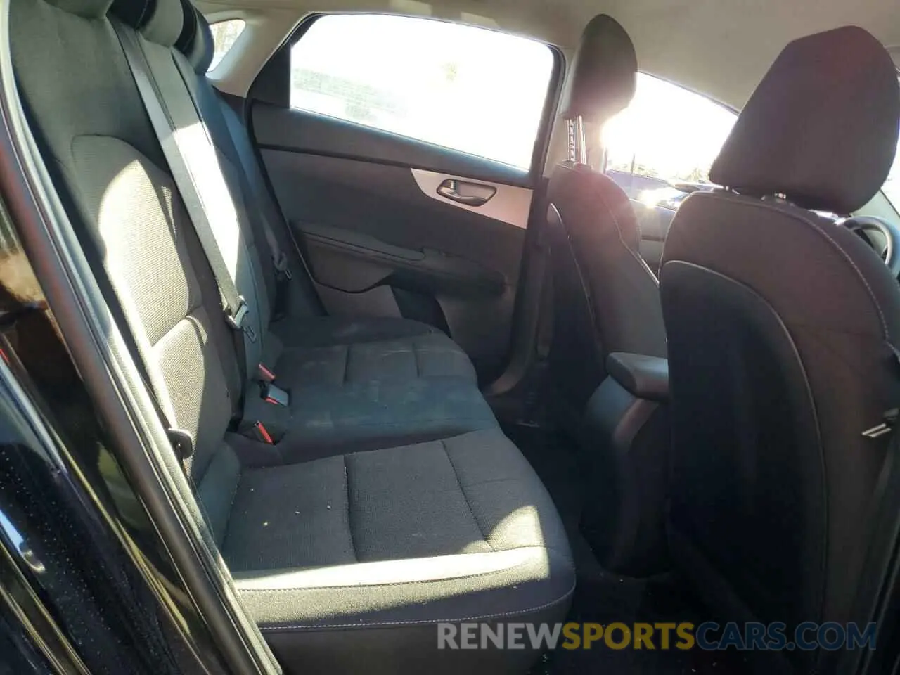 10 Фотография поврежденного автомобиля 3KPF24AD9RE830977 KIA FORTE 2024