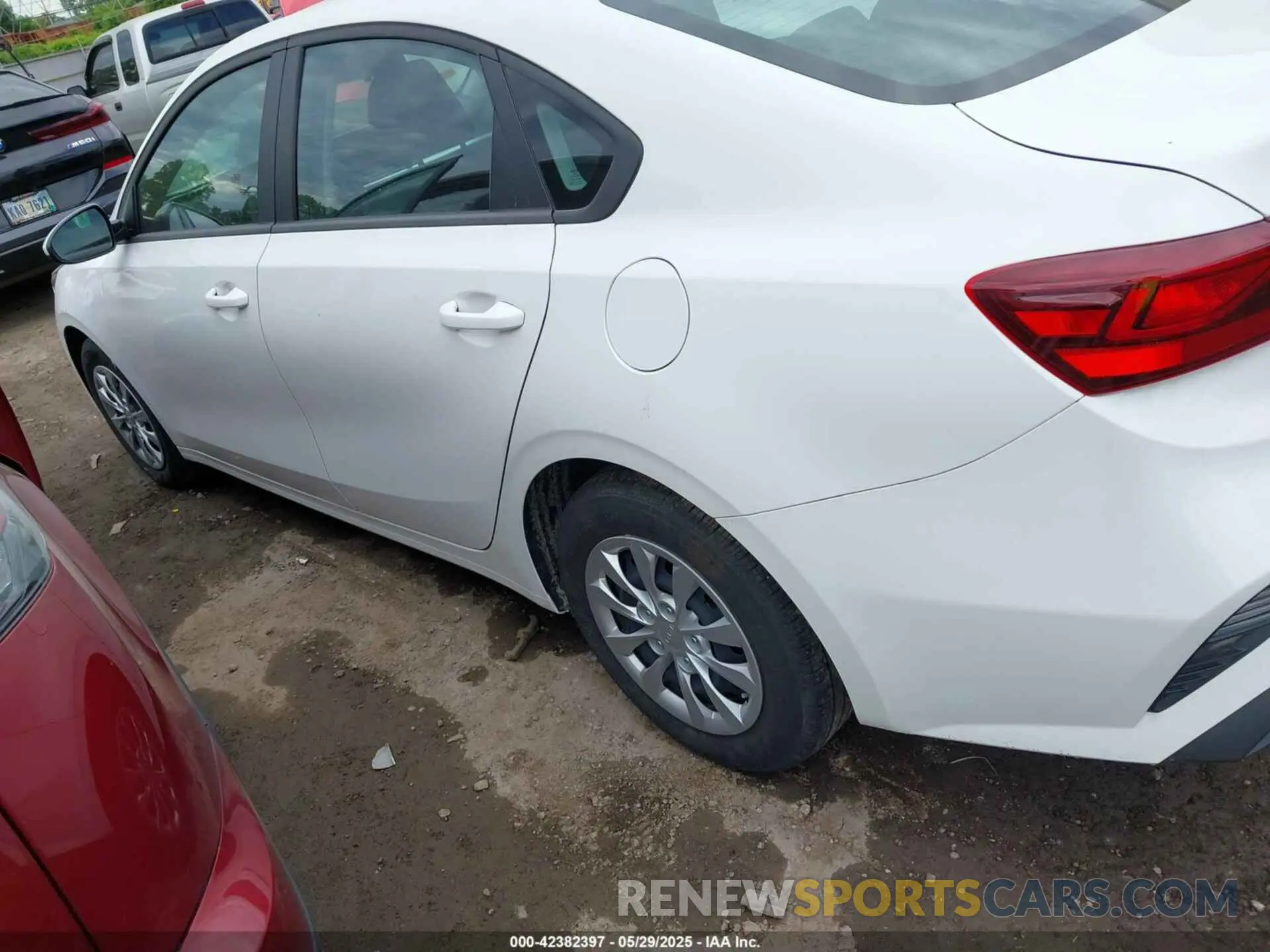 14 Photograph of a damaged car 3KPF24ADXRE702151 KIA FORTE 2024