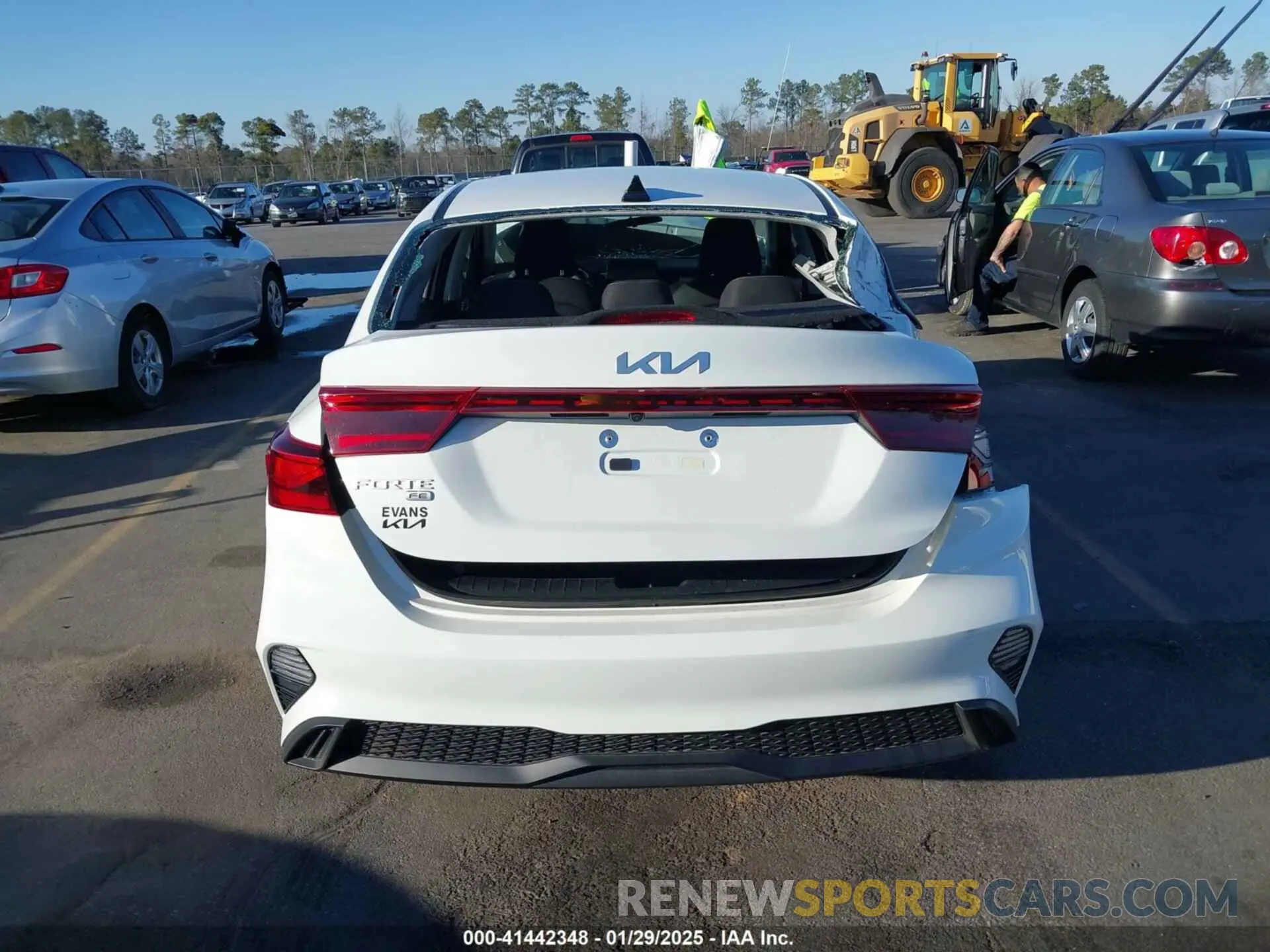 15 Photograph of a damaged car 3KPF24ADXRE822094 KIA FORTE 2024