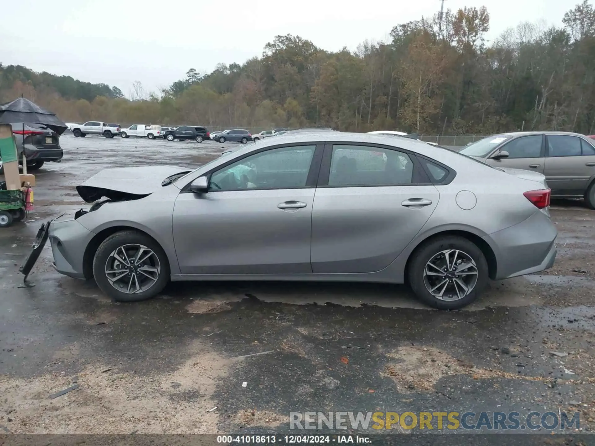 14 Photograph of a damaged car 3KPF24ADXRE827926 KIA FORTE 2024